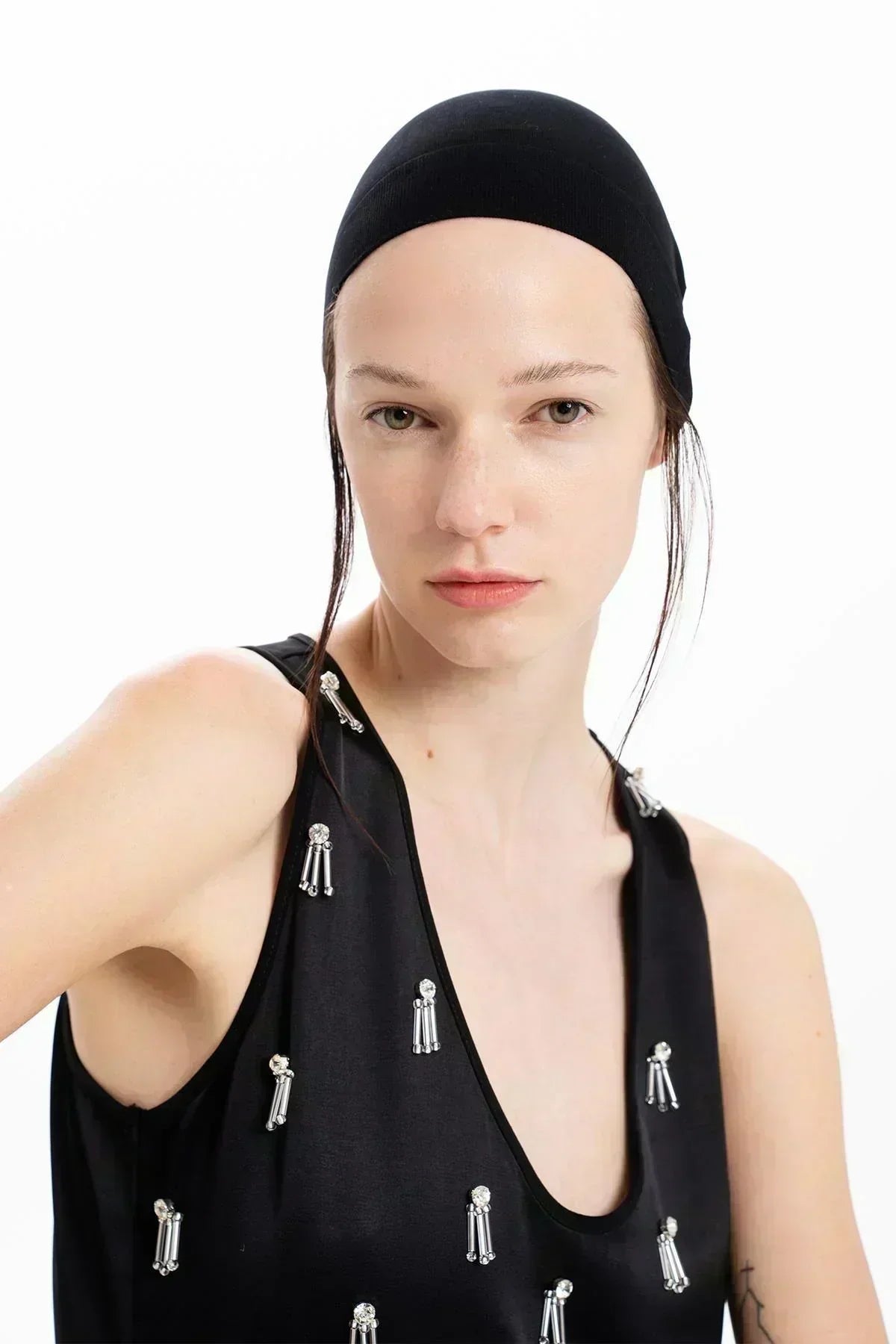 SİYAH EL İŞLEMELİ BONCUKLU KALIN ASKILI UZUN ELBİSE - MiiN