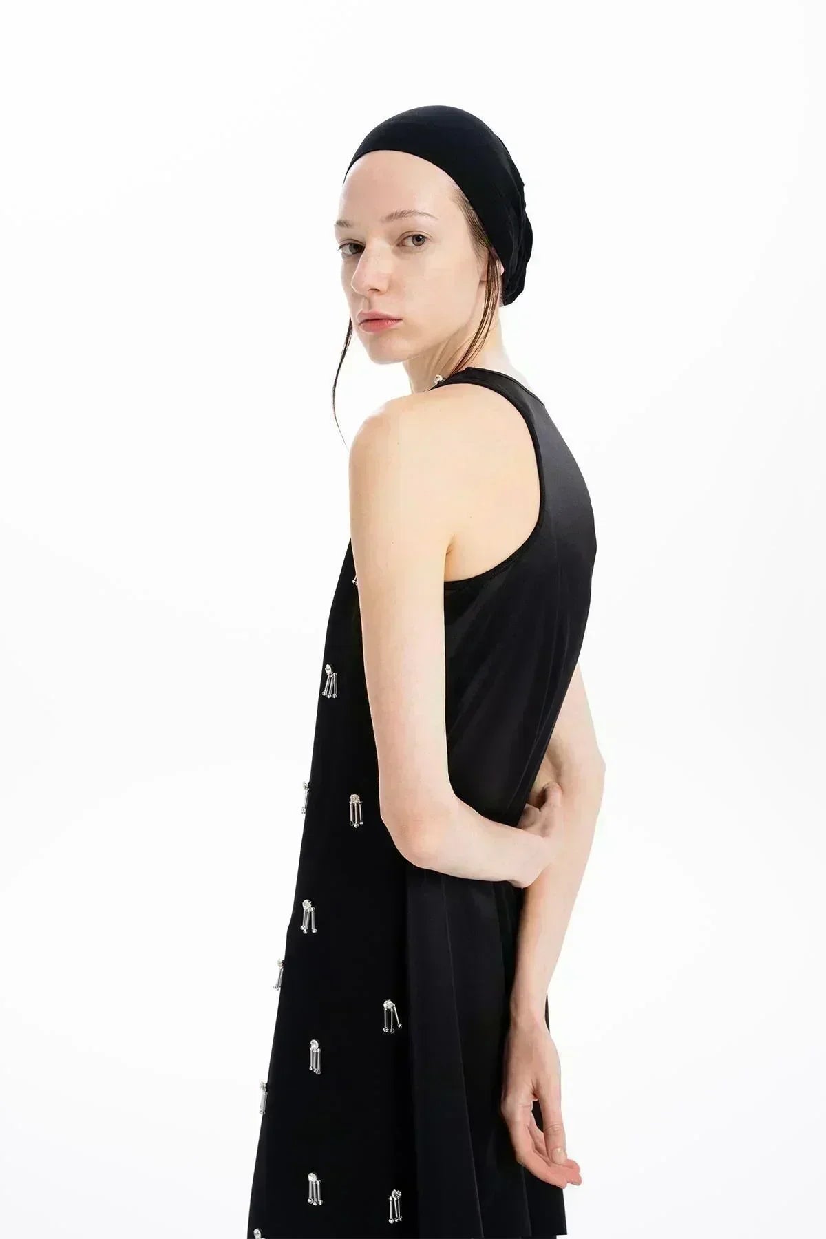 SİYAH EL İŞLEMELİ BONCUKLU KALIN ASKILI UZUN ELBİSE - MiiN