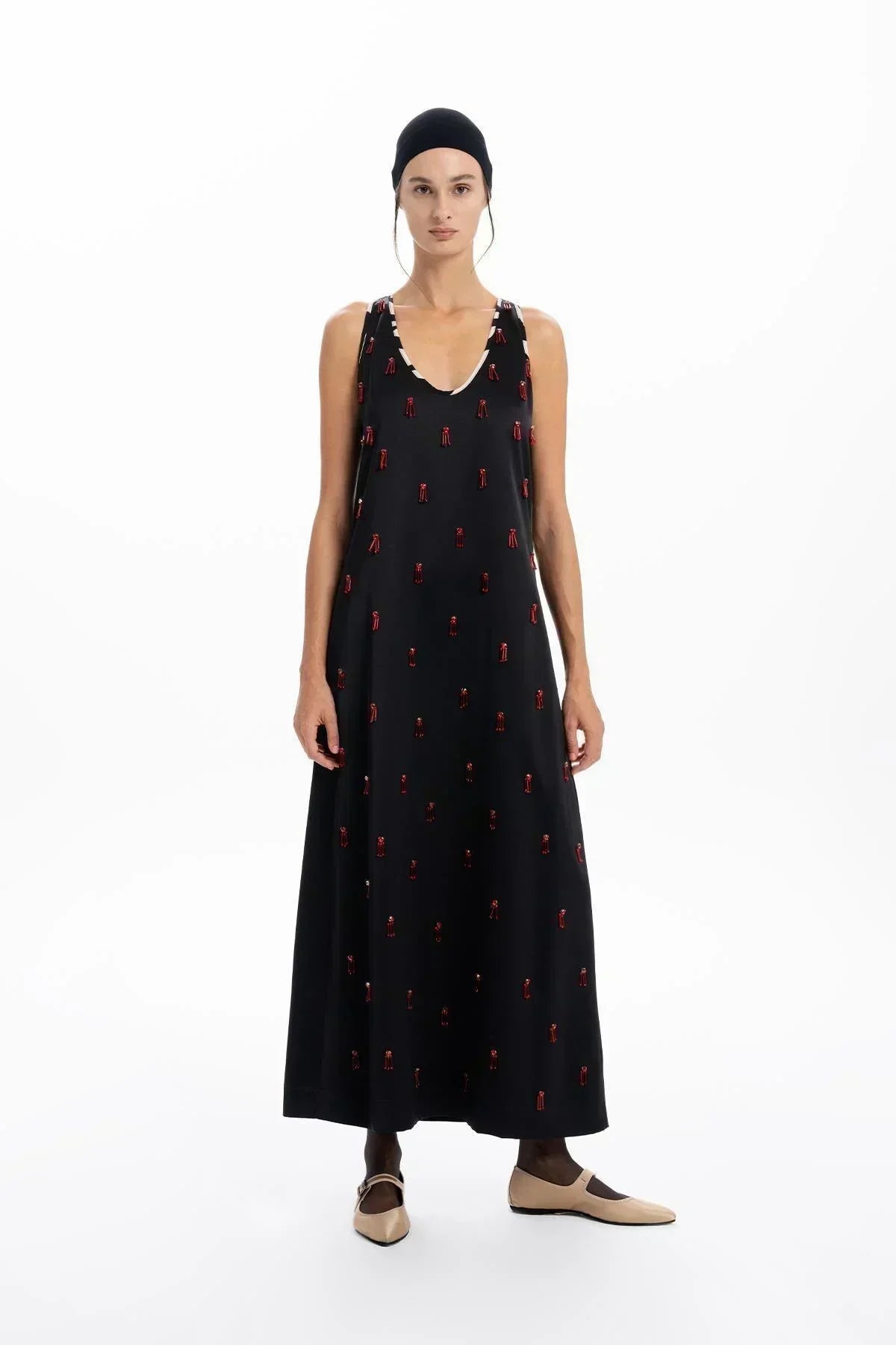 SİYAH ŞERİT DETAYLI EL İŞLEMELİ BONCUKLU UZUN ELBİSE