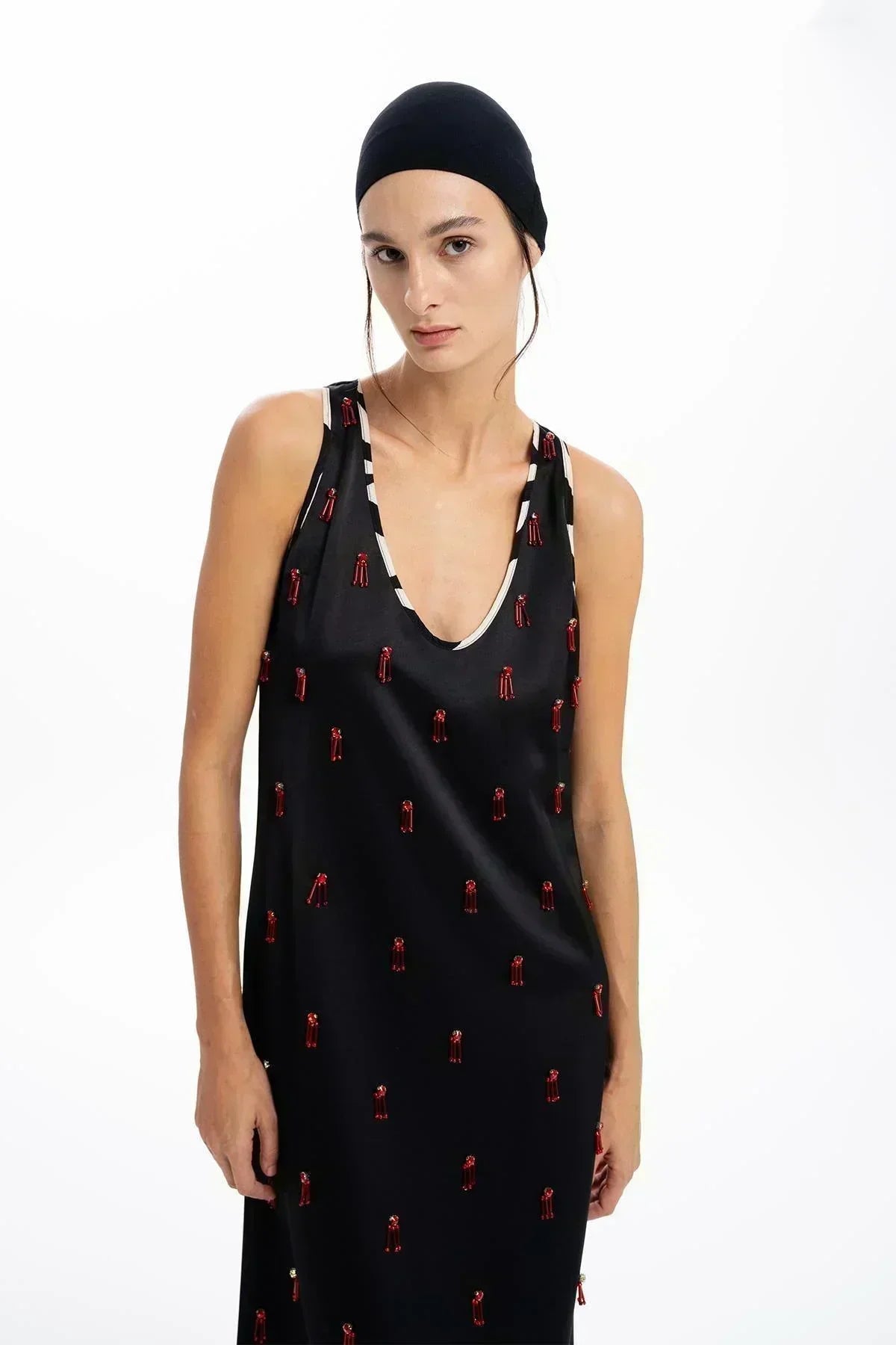 SİYAH ŞERİT DETAYLI EL İŞLEMELİ BONCUKLU UZUN ELBİSE - MiiN