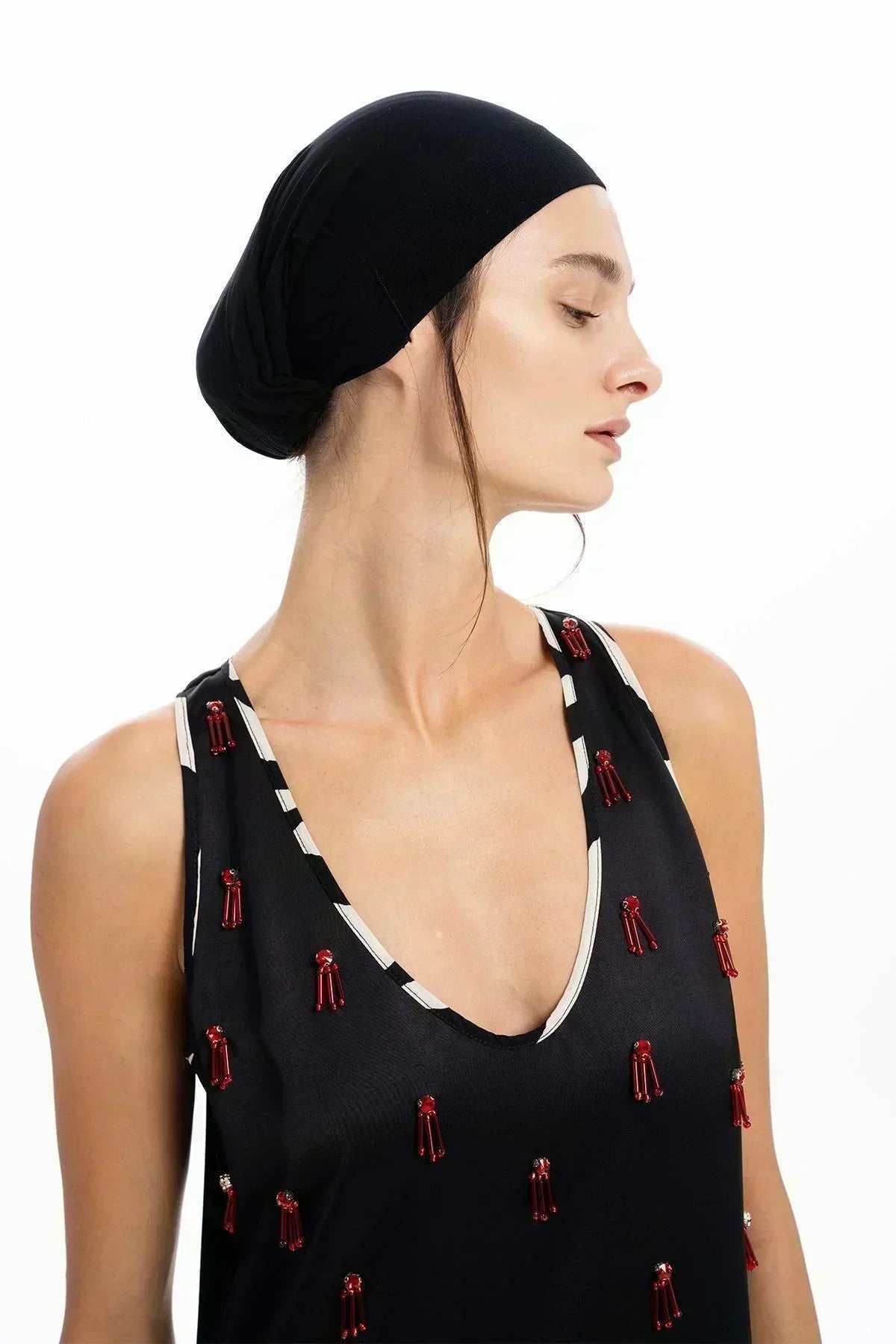 SİYAH ŞERİT DETAYLI EL İŞLEMELİ BONCUKLU UZUN ELBİSE - MiiN