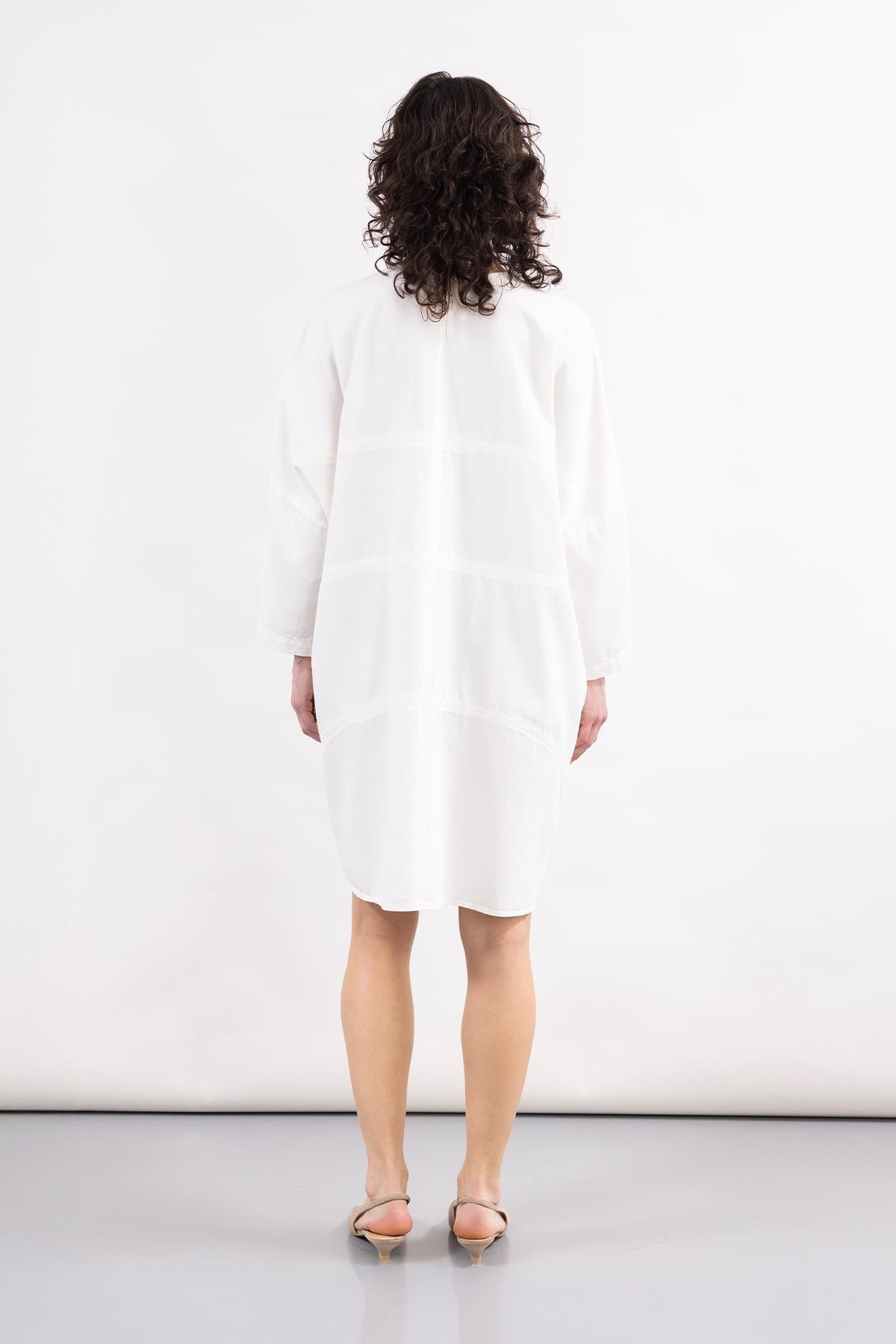 BEYAZ UZUN KOLLU ÖNÜ ÇİÇEK DESEN EL BOYAMASI ELBİSE - MiiN