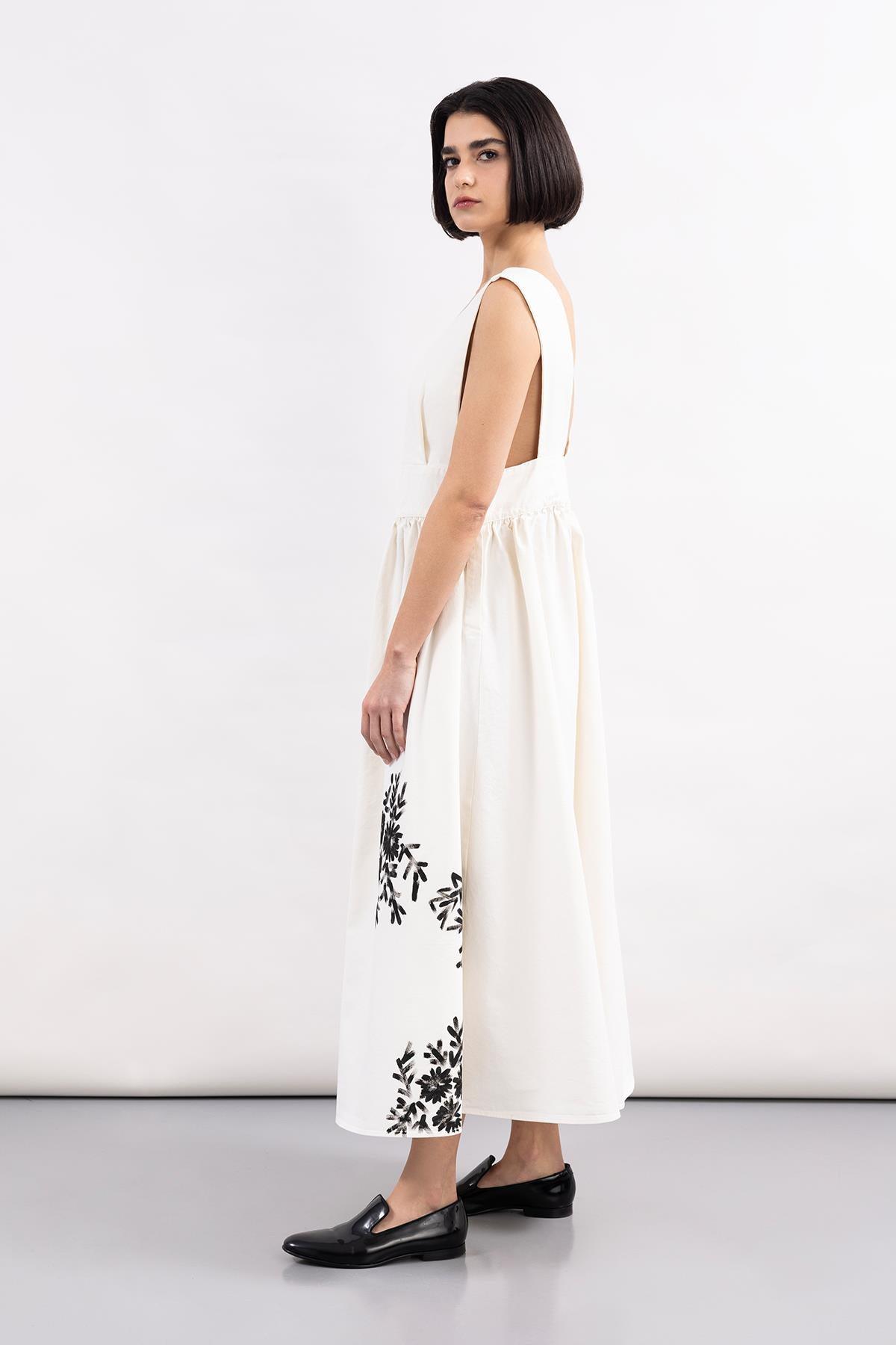 BEYAZ ÇİÇEK DESEN BASKI EL BOYAMASI SALOPET ELBİSE - MiiN