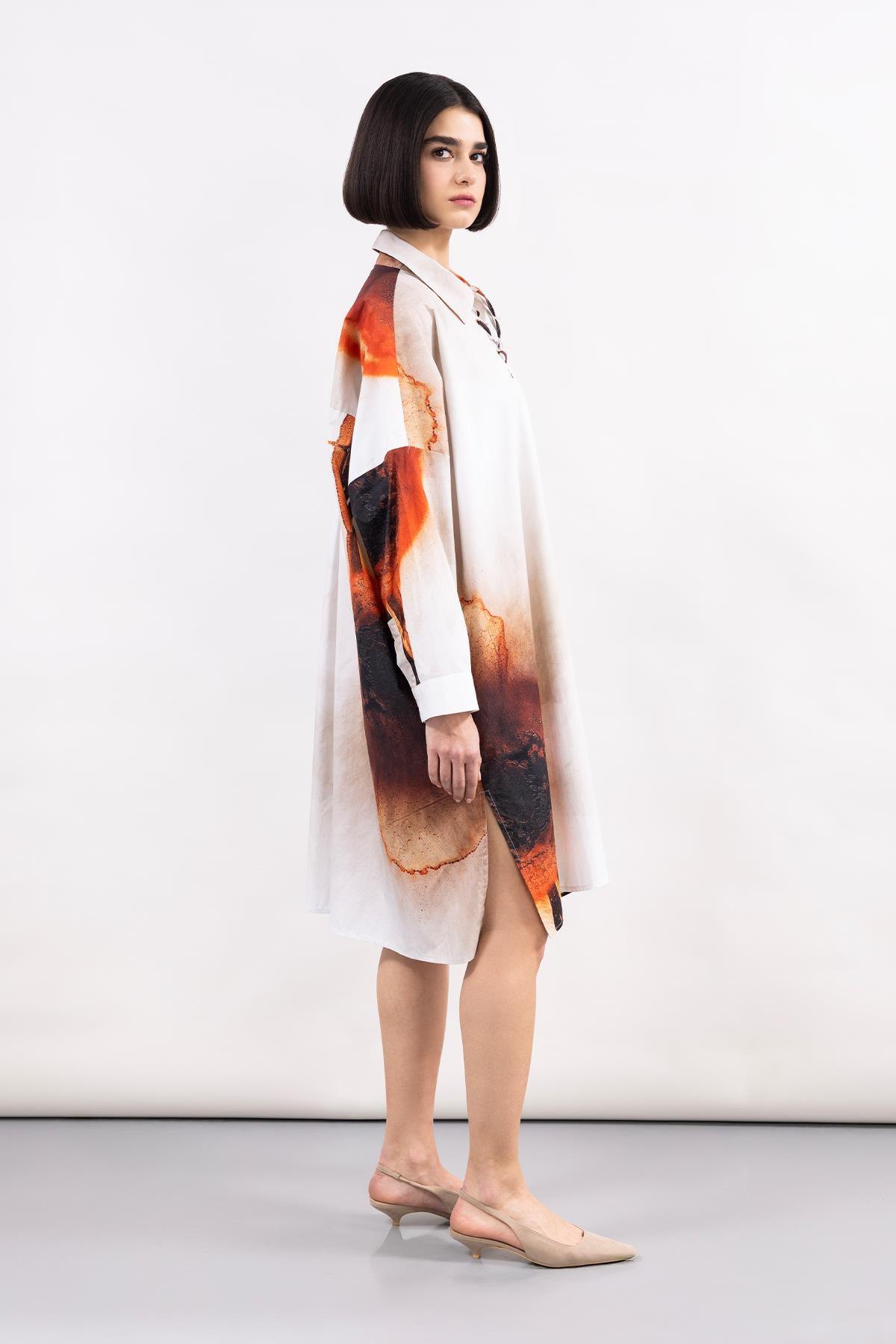 BEYAZ UZUN KOLLU SOYUT DESEN DİJİTAL BASKI DETAYLI ELBİSE - MiiN