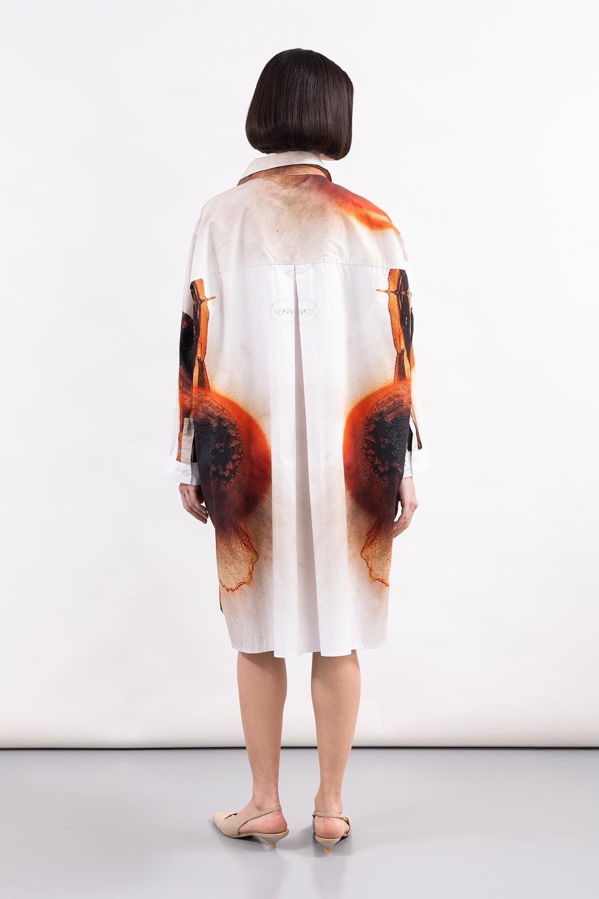 BEYAZ UZUN KOLLU SOYUT DESEN DİJİTAL BASKI DETAYLI ELBİSE - MiiN