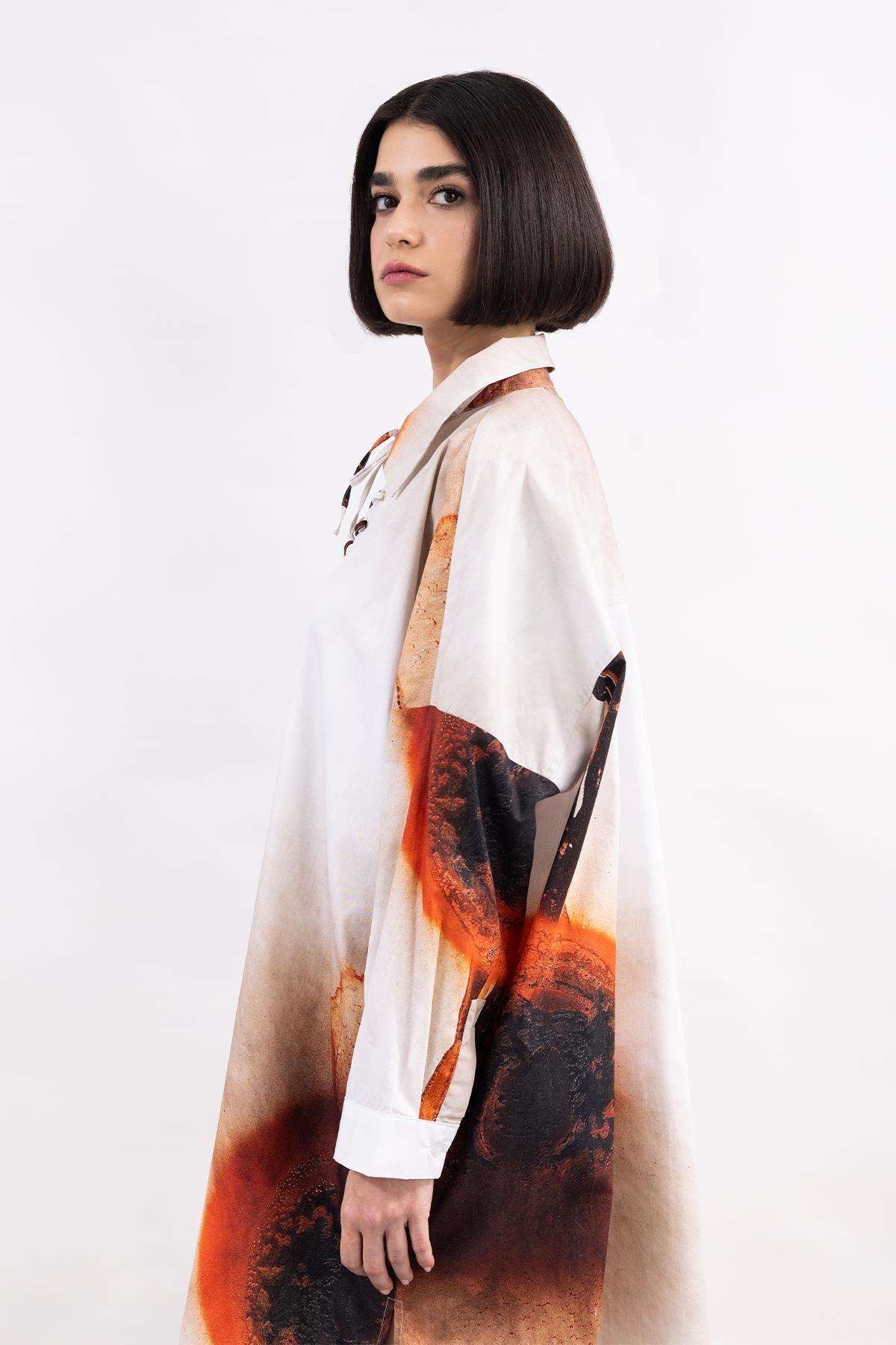 BEYAZ UZUN KOLLU SOYUT DESEN DİJİTAL BASKI DETAYLI ELBİSE - MiiN