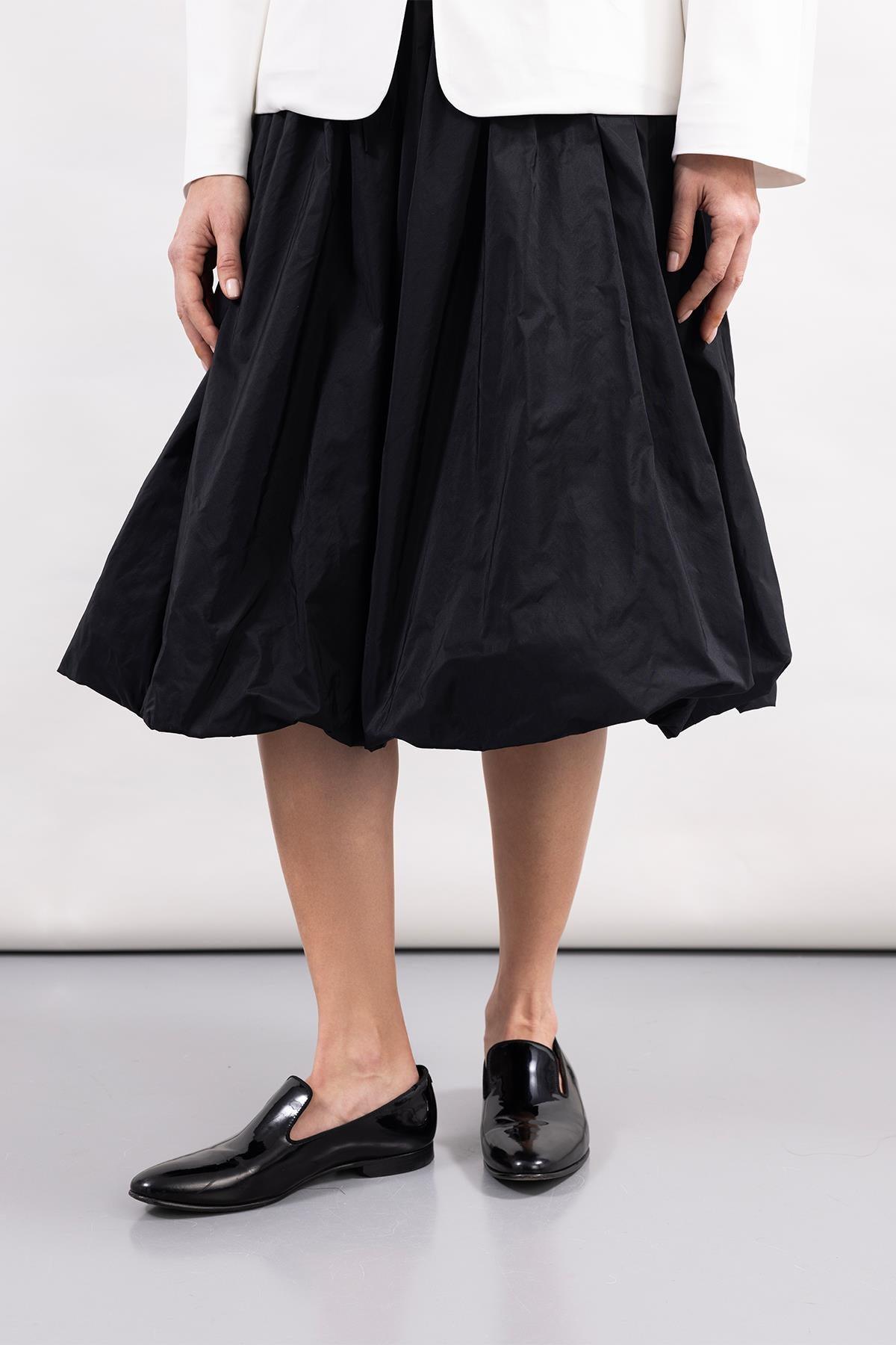 BLACK TAFFETA MIDI LENGTH BALLOON SKIRT
