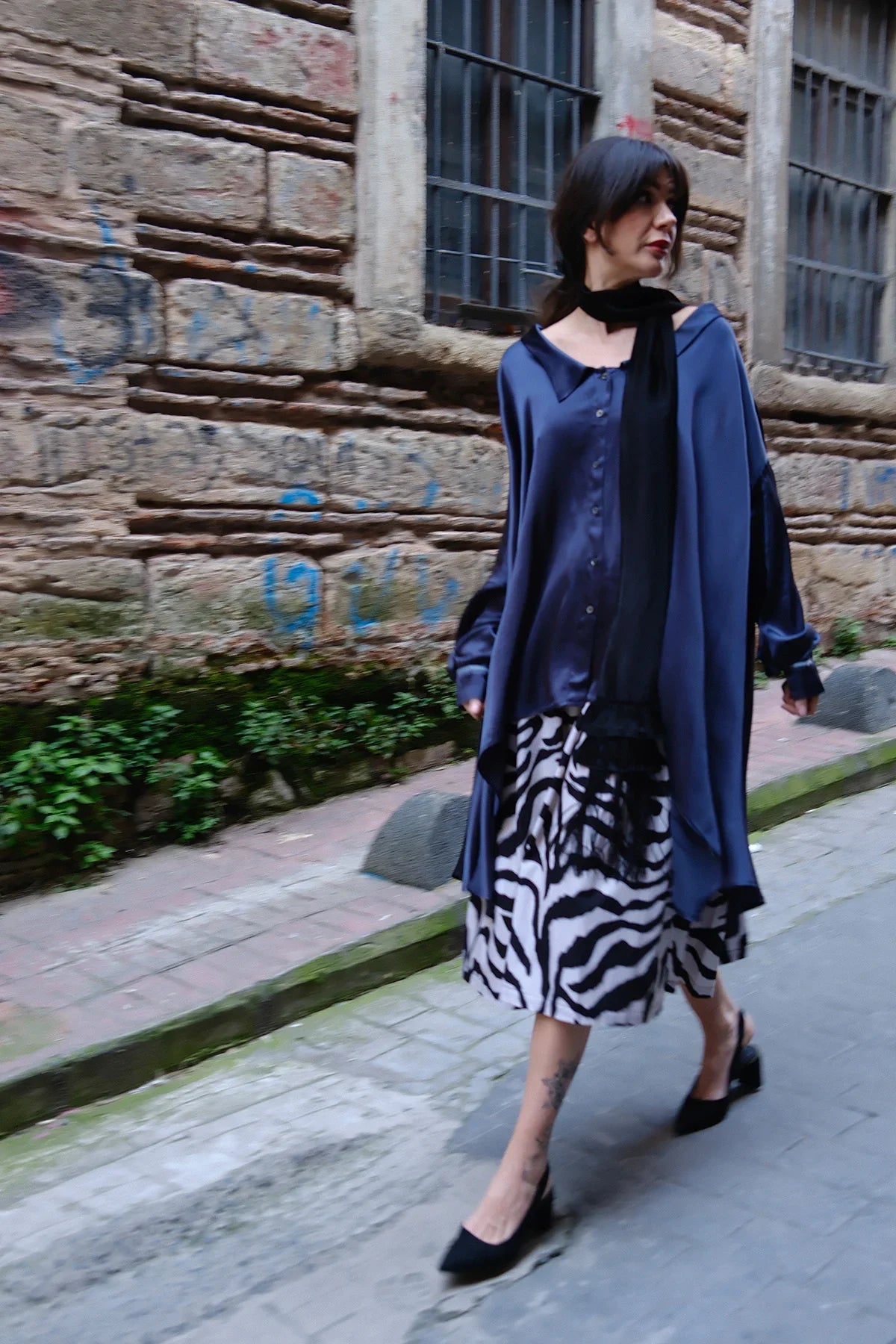 TAŞINAN SESSİZLİK ETEK