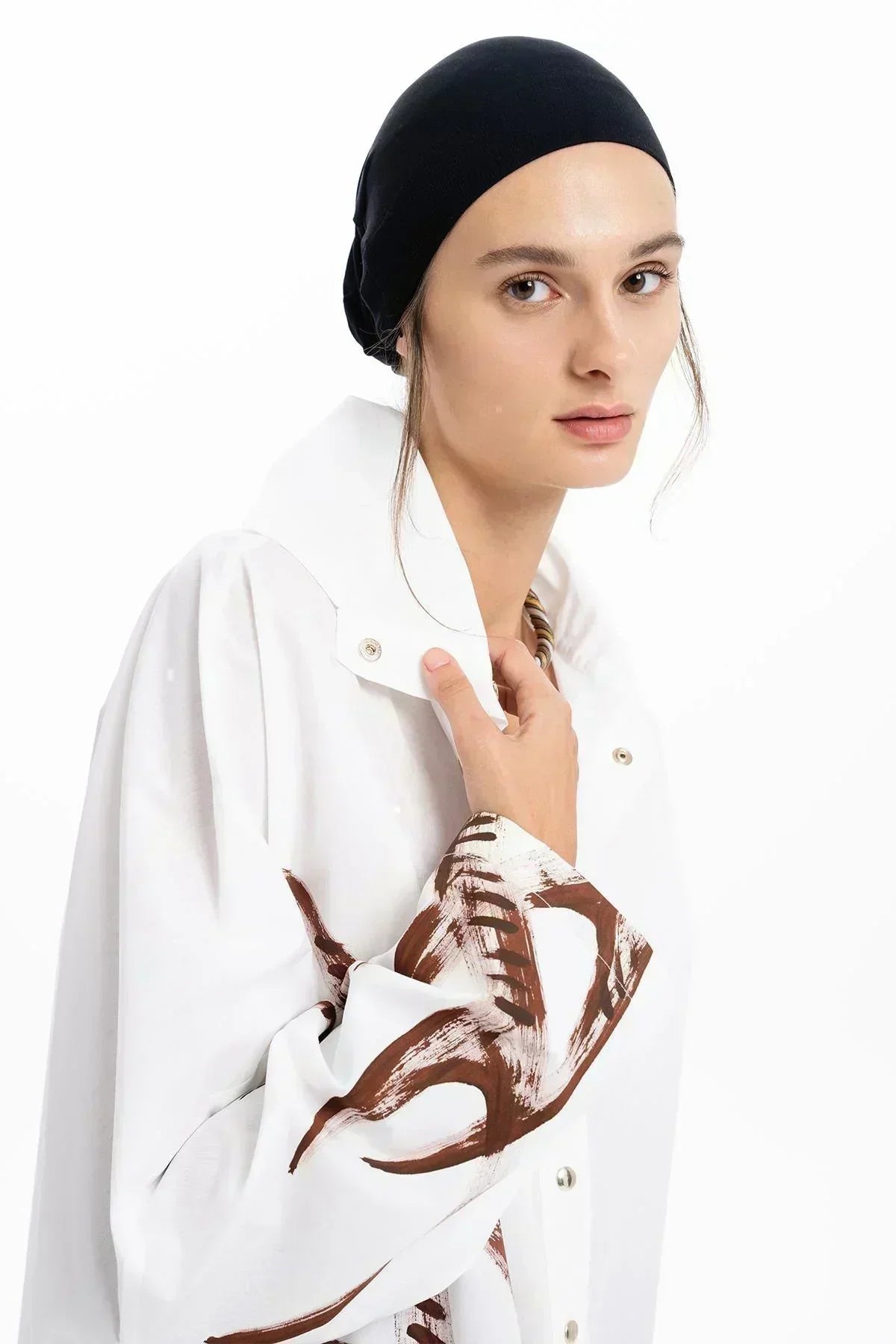 BEYAZ GEYİK BOYNUZU DESENLİ OVERSIZE GÖMLEK