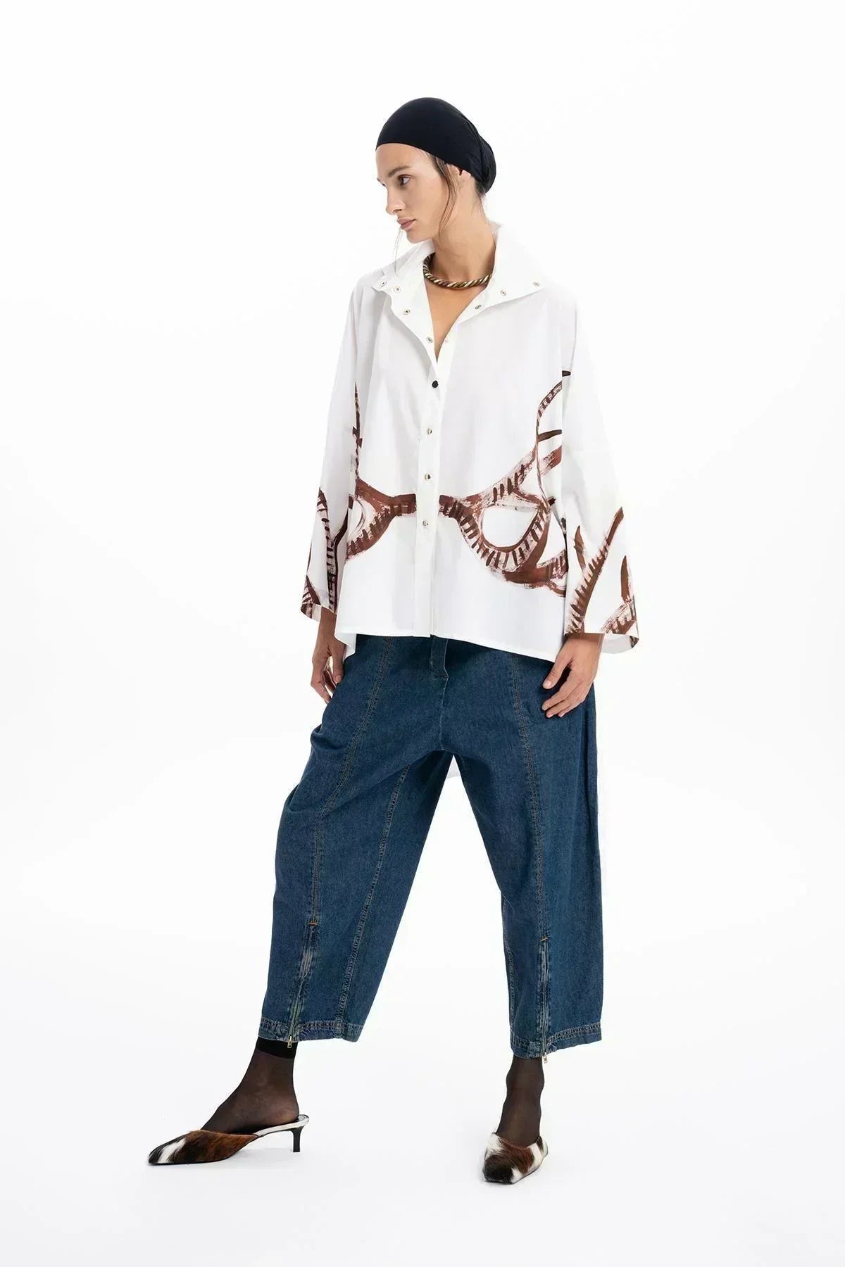 BEYAZ GEYİK BOYNUZU DESENLİ OVERSIZE GÖMLEK
