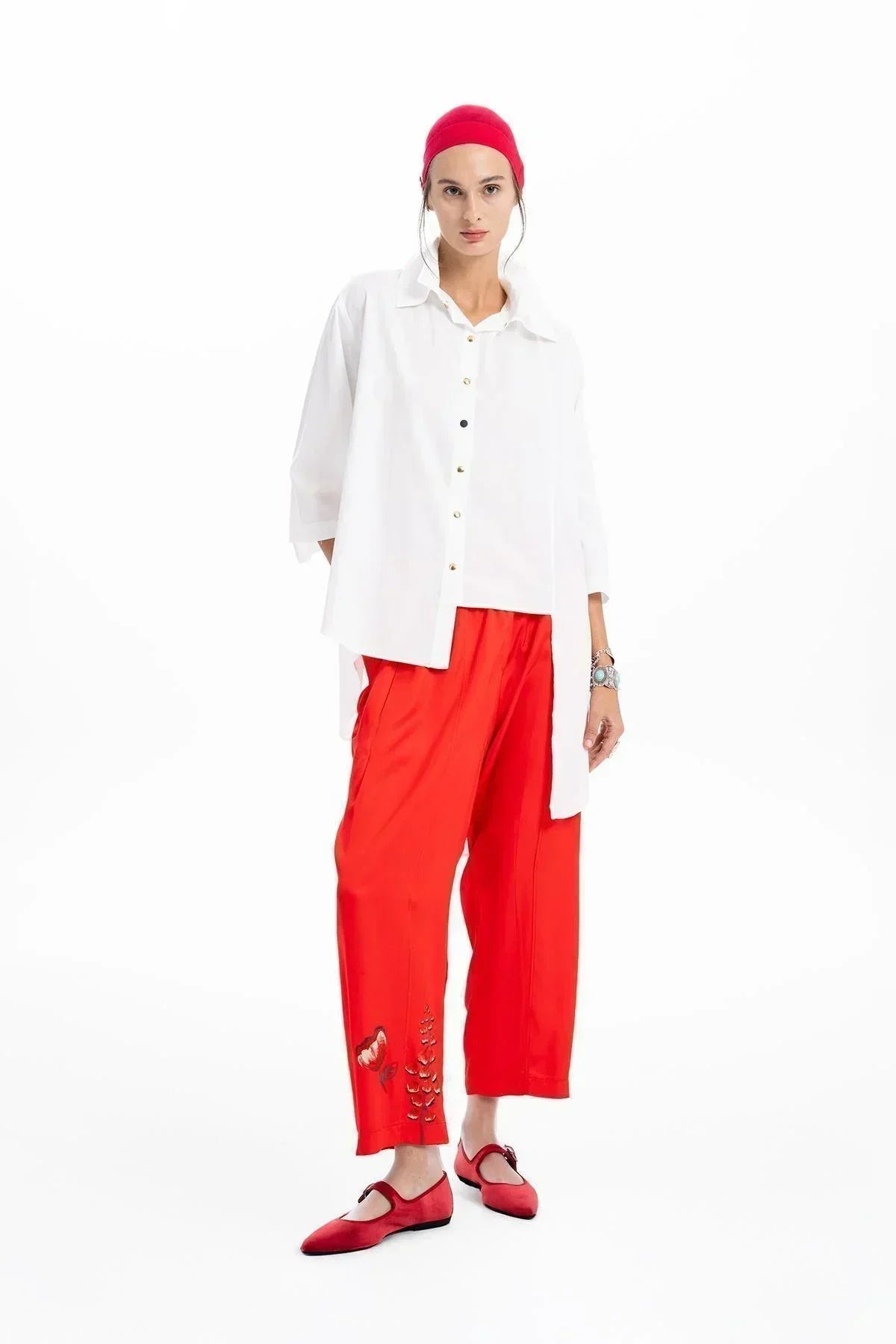 BEYAZ OVERSIZE ASİMETRİK KESİM GÖMLEK