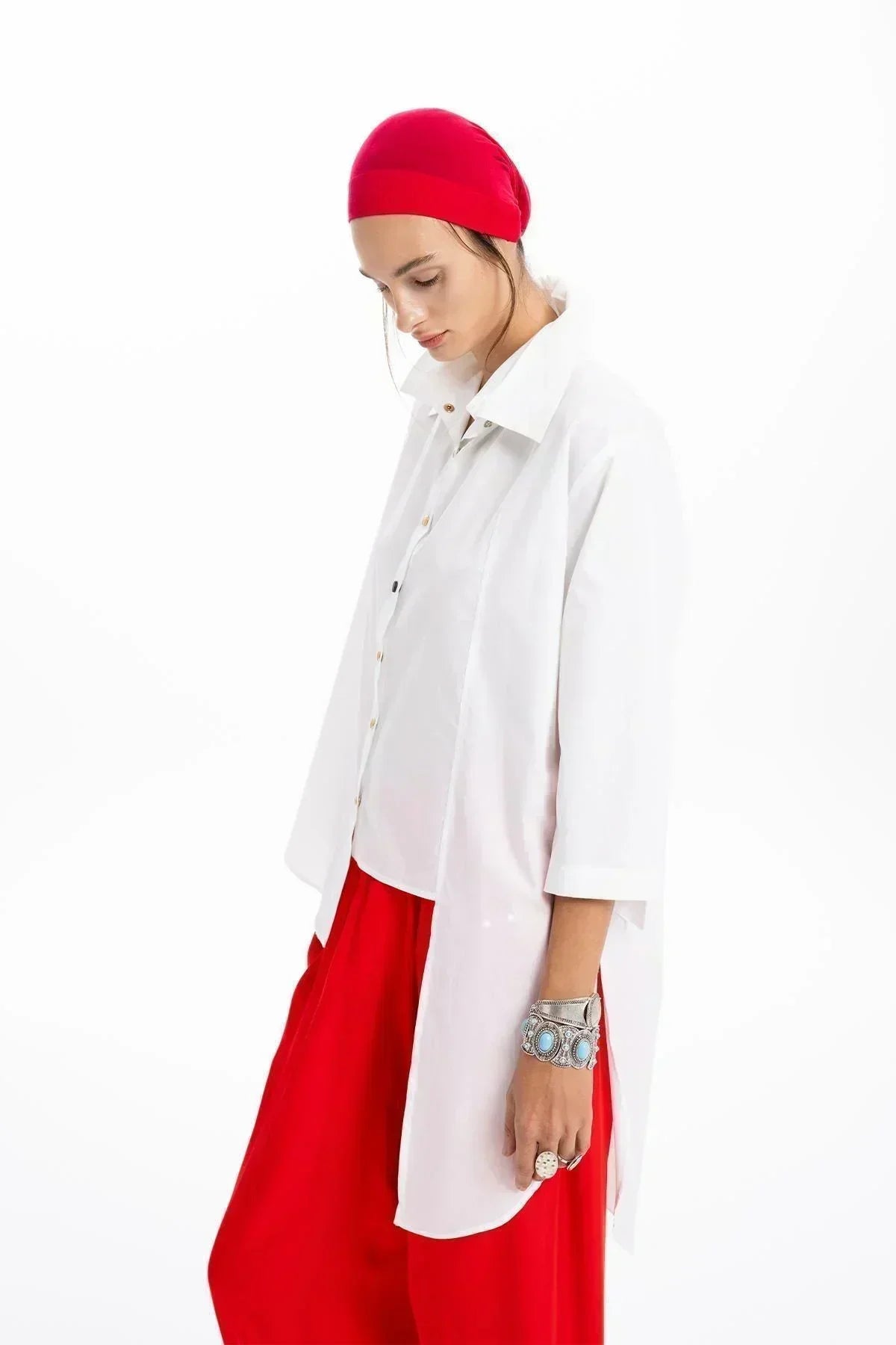 BEYAZ OVERSIZE ASİMETRİK KESİM GÖMLEK