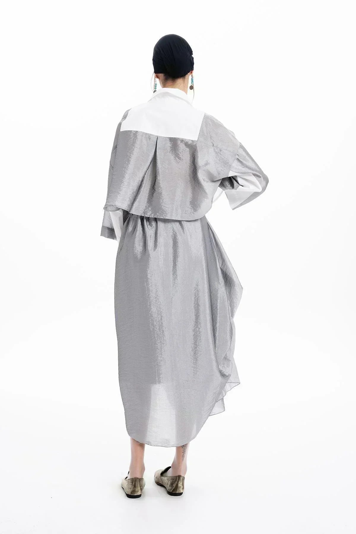 GRİ BEYAZ RENK BLOKLU OVERSIZE CROP GÖMLEK - MiiN