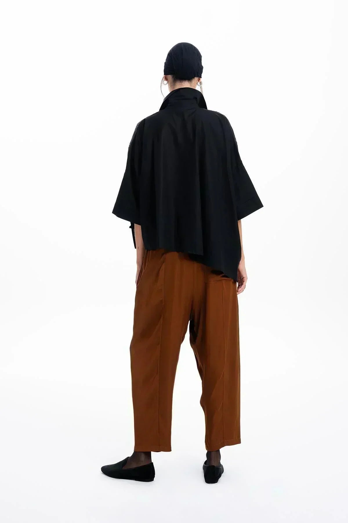 SİYAH FERMUARLI ASİMETRİK KESİM GÖMLEK