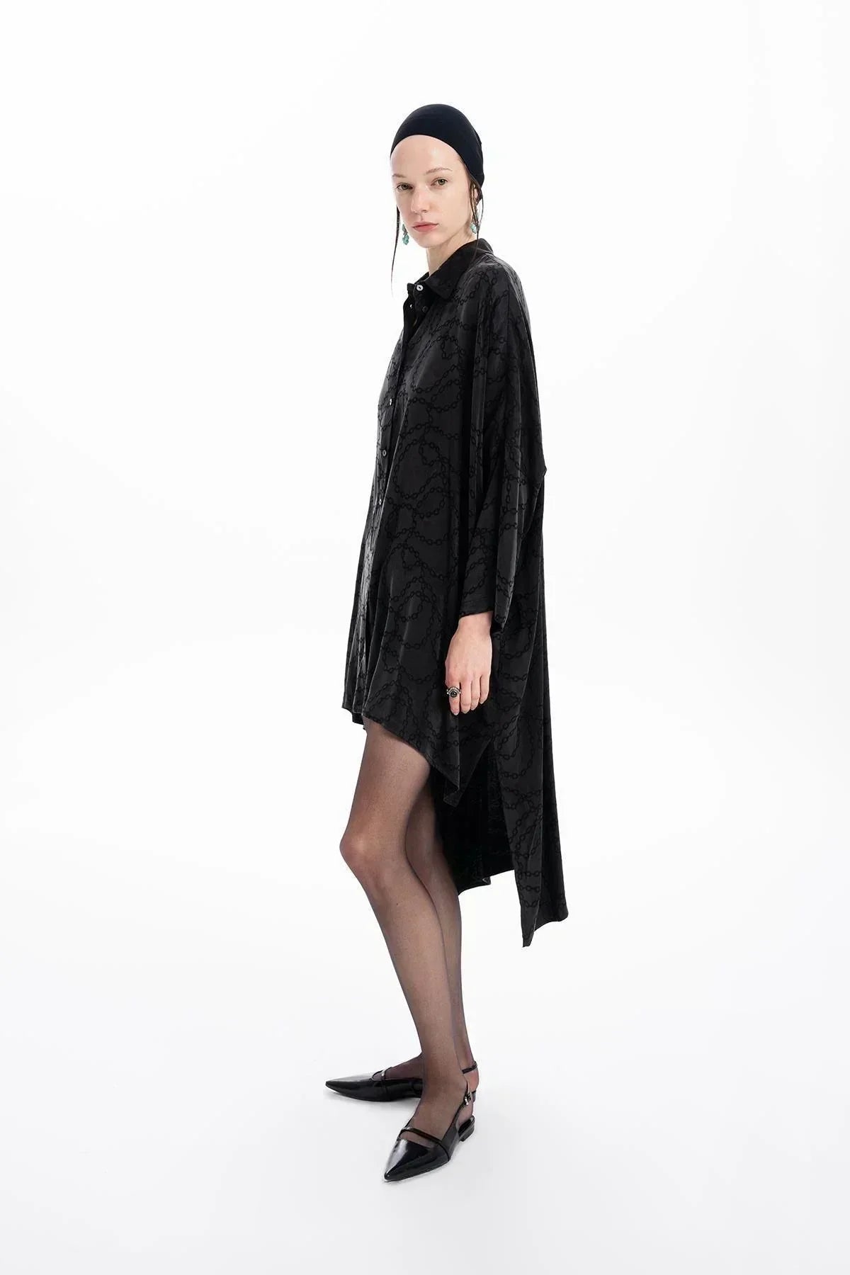 SİYAH ZİNCİR DESENLİ ASİMETRİK KESİM GÖMLEK