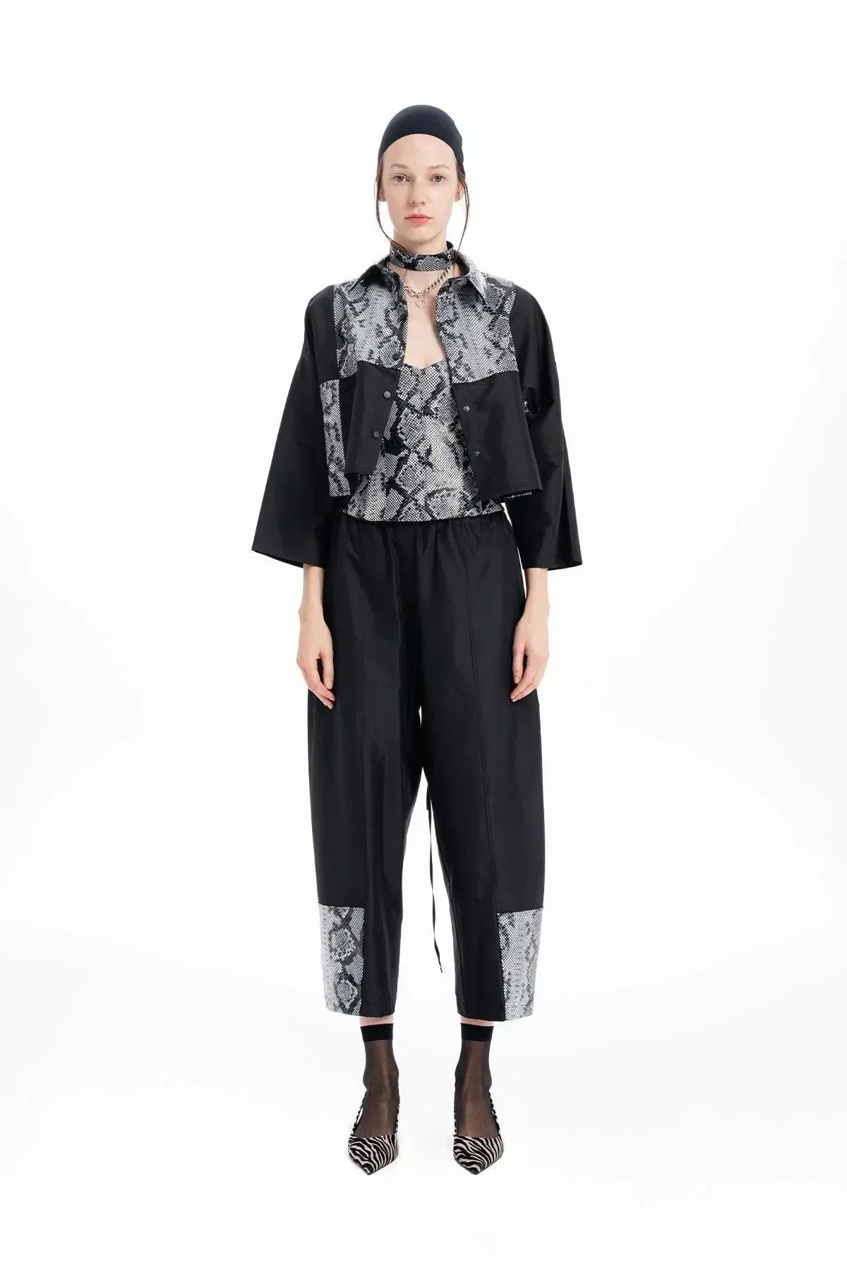 SİYAH PİTON BASKILI DERİ TAFTA BLOKLU CROP GÖMLEK