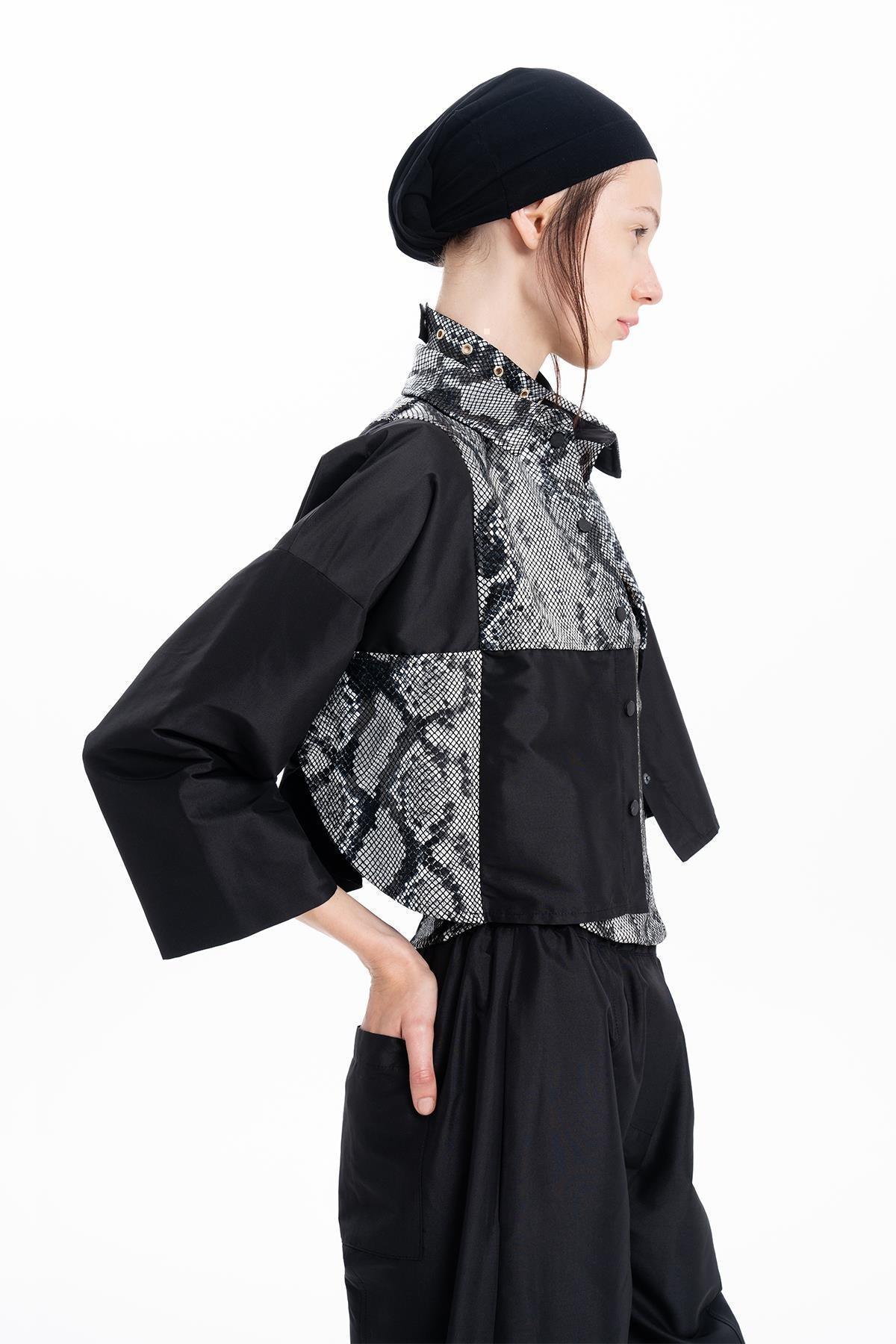 SİYAH PİTON BASKILI DERİ TAFTA BLOKLU CROP GÖMLEK - MiiN