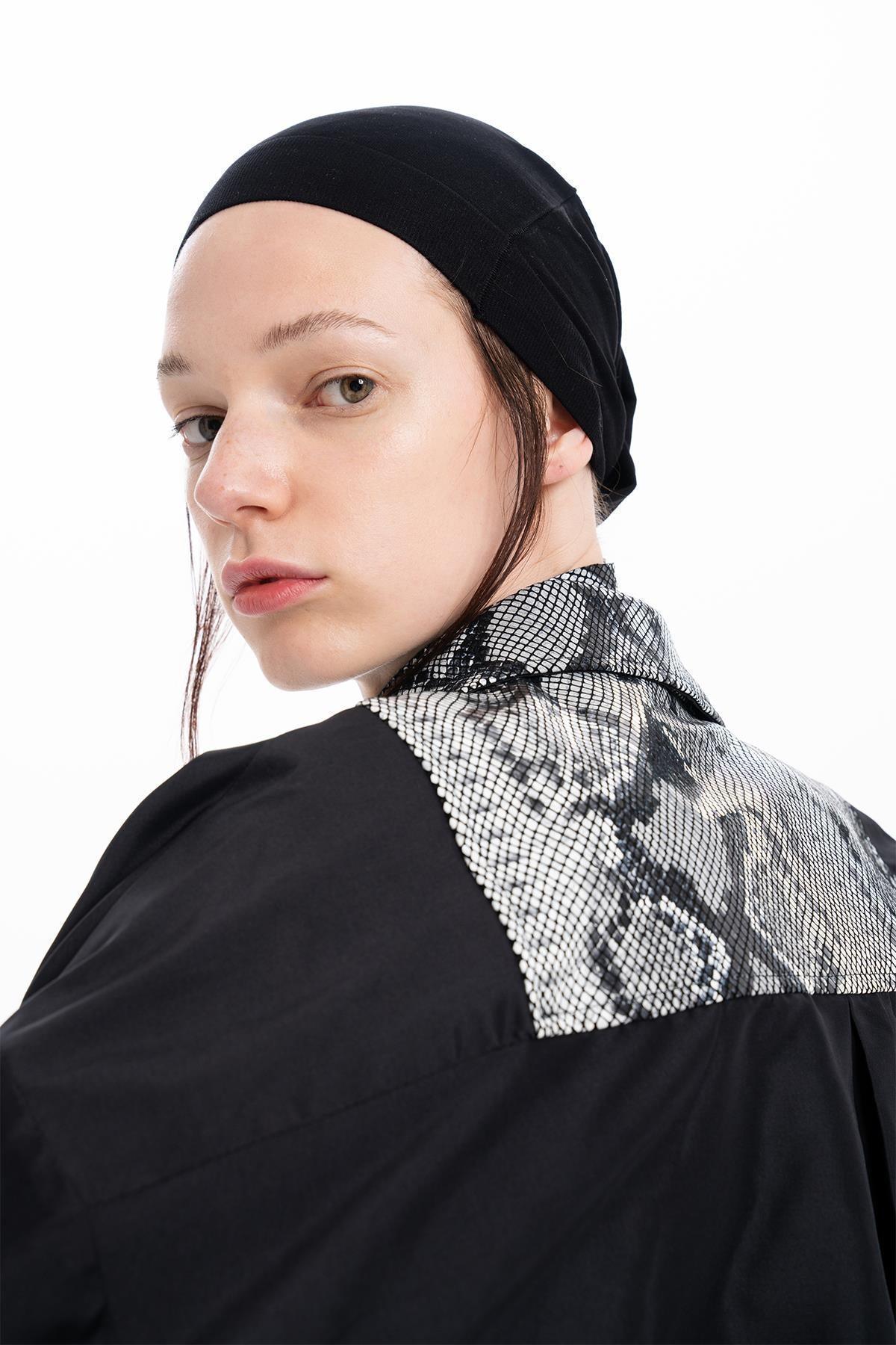 SİYAH PİTON BASKILI DERİ TAFTA BLOKLU CROP GÖMLEK - MiiN