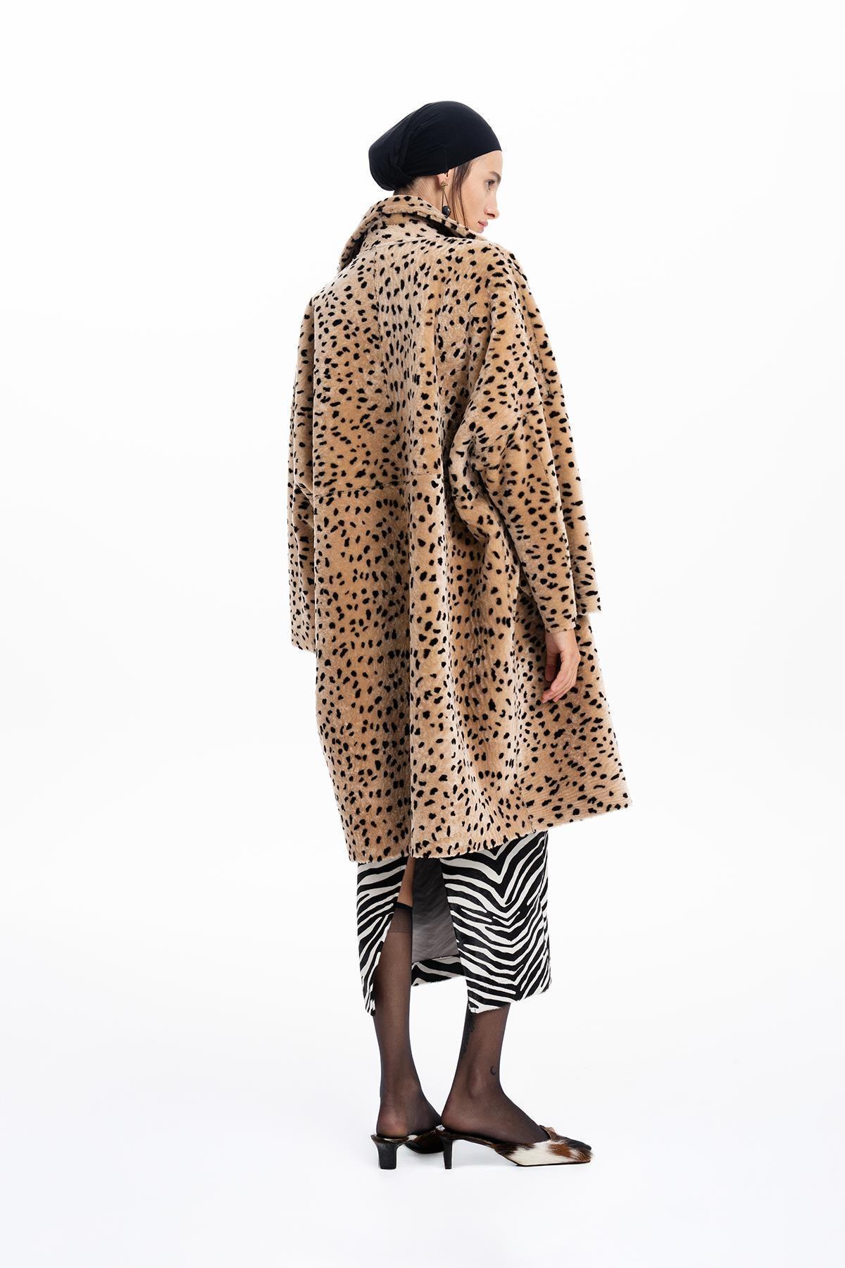 CAMEL LEOPARD PATTERNED OVERSIZE FUR COAT