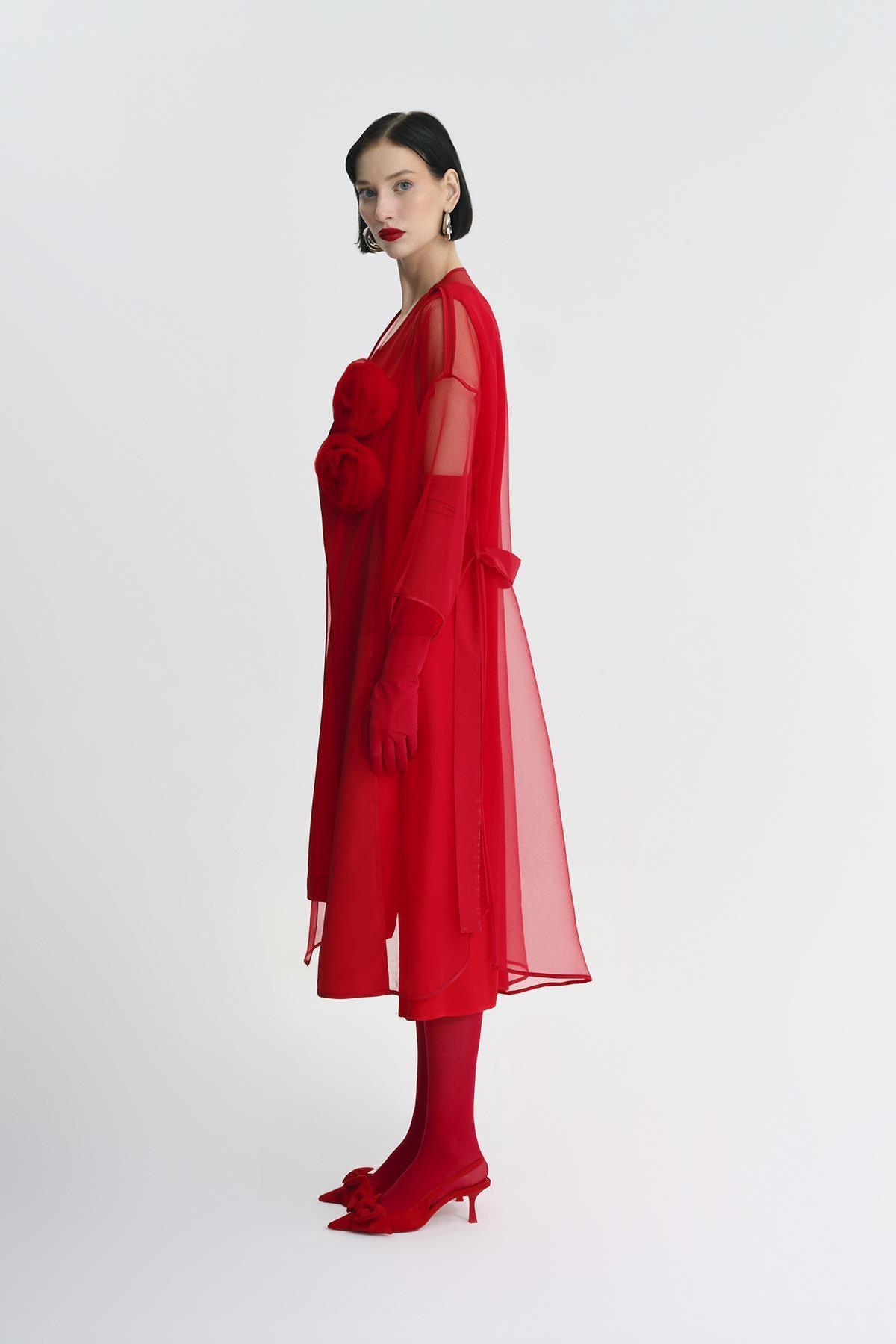 KIRMIZI TRANSPARAN ORGANZE GÜL APLİKELİ UZUN KAP - MiiN