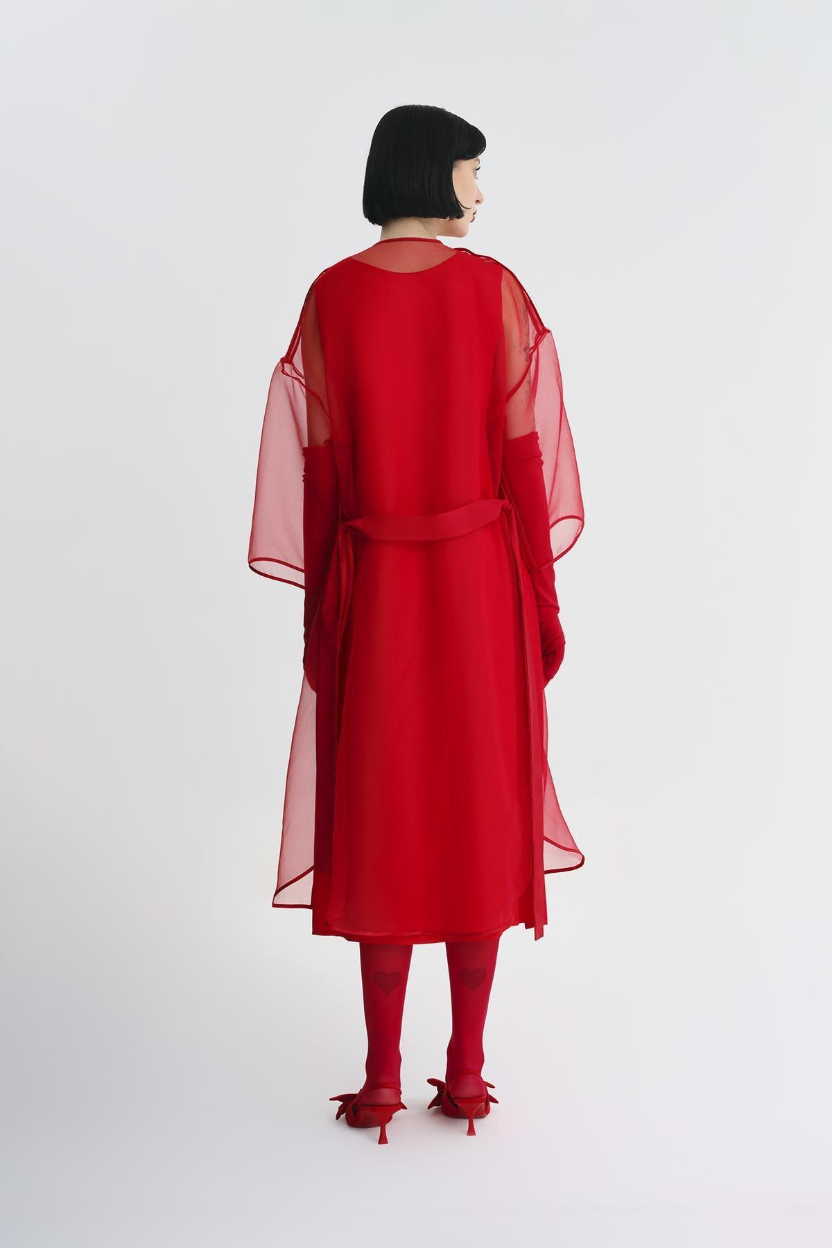 KIRMIZI TRANSPARAN ORGANZE GÜL APLİKELİ UZUN KAP - MiiN