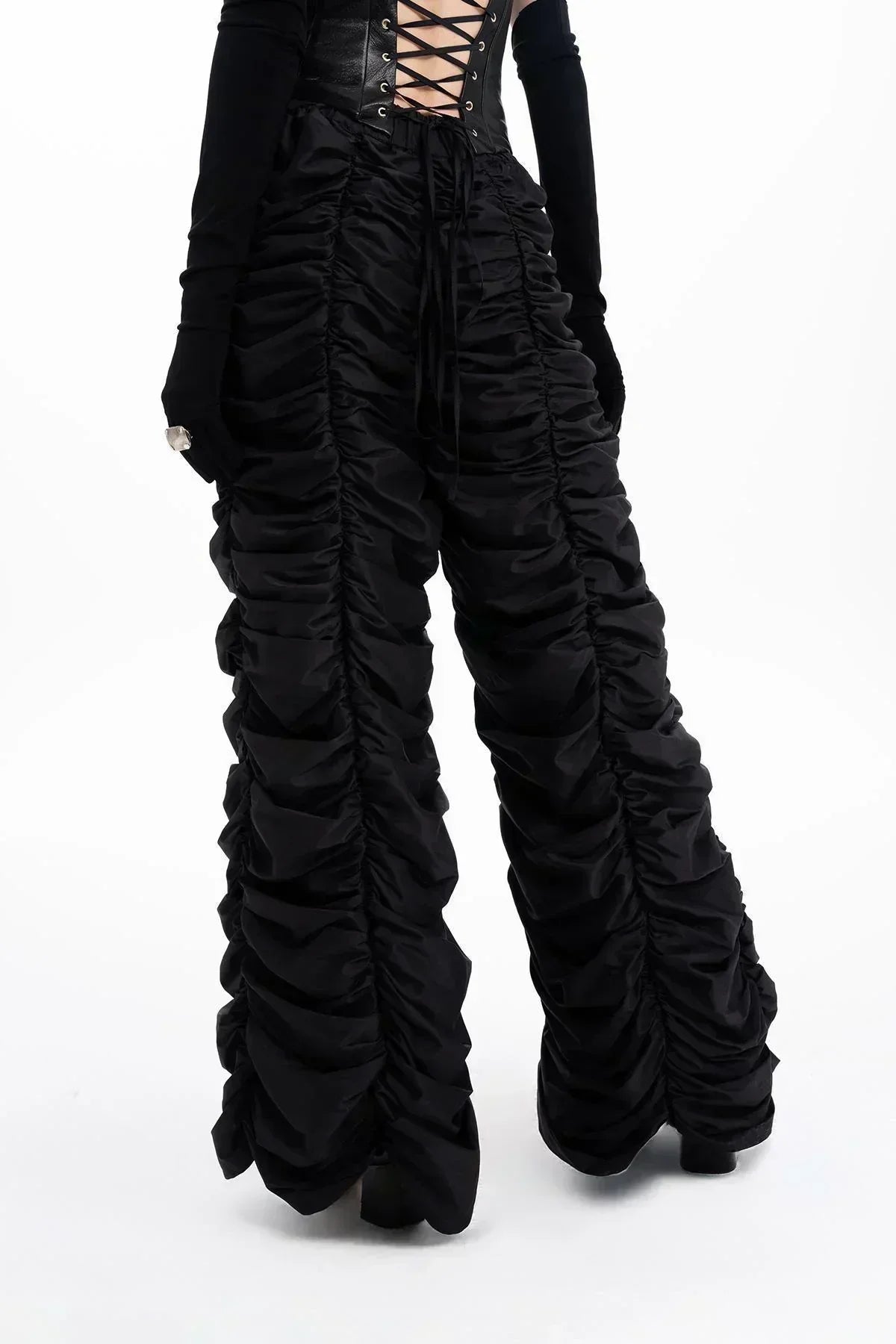 SİYAH TAFTA BÜZGÜLÜ DRAPELİ BOL PAÇA PANTOLON