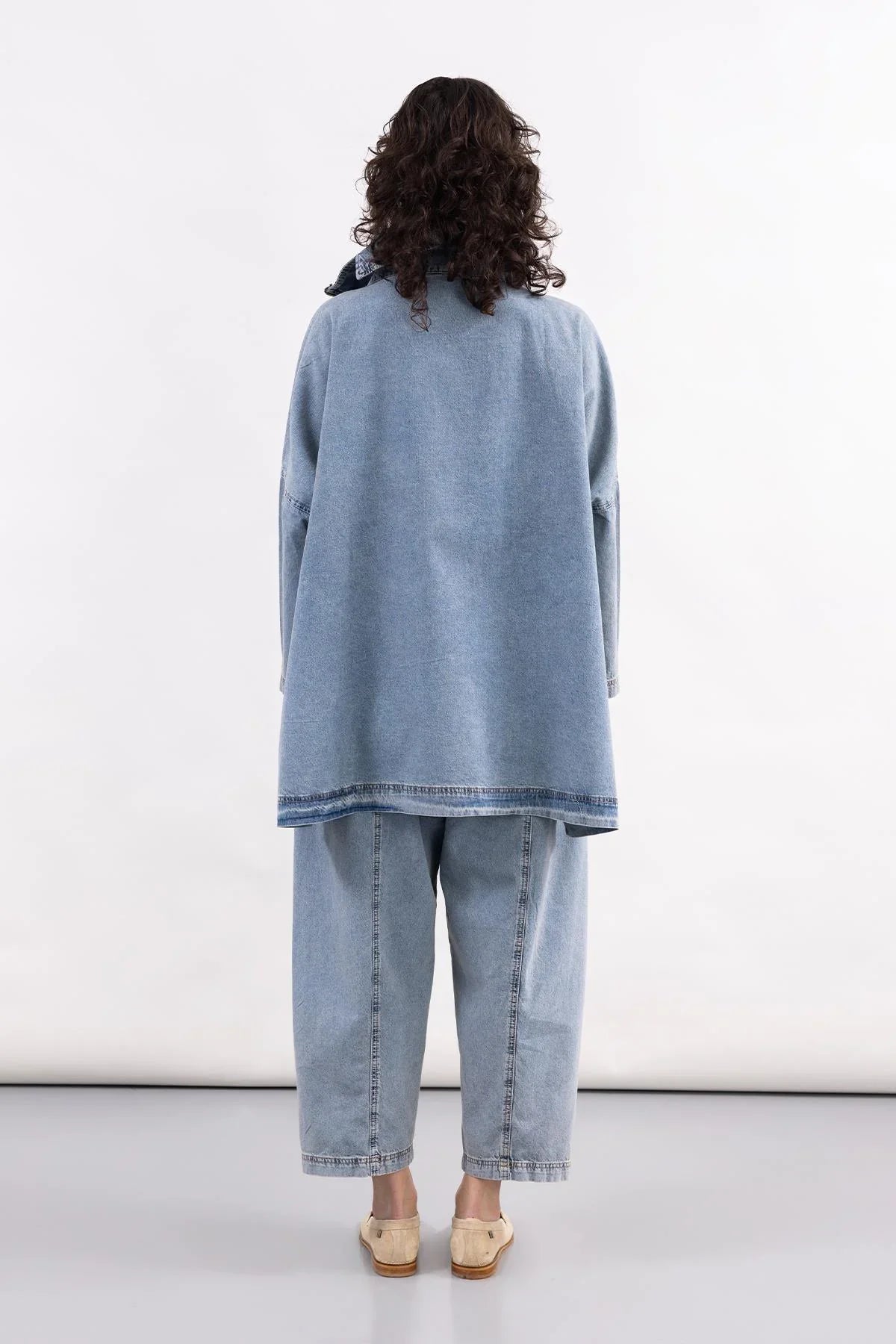 İNCE DENIM DİKİŞ DETAYLI BOL PAÇA PANTOLON
