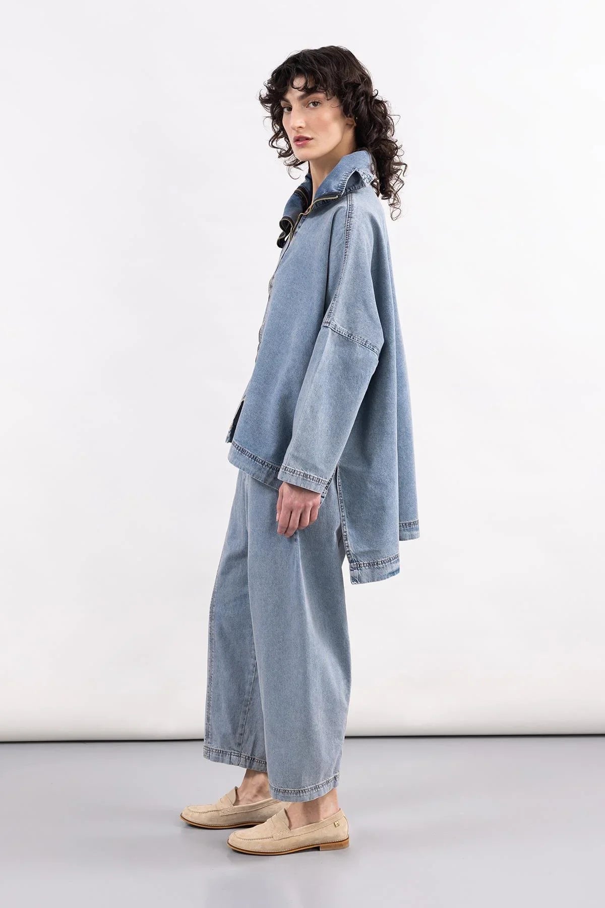 İNCE DENIM DİKİŞ DETAYLI BOL PAÇA PANTOLON