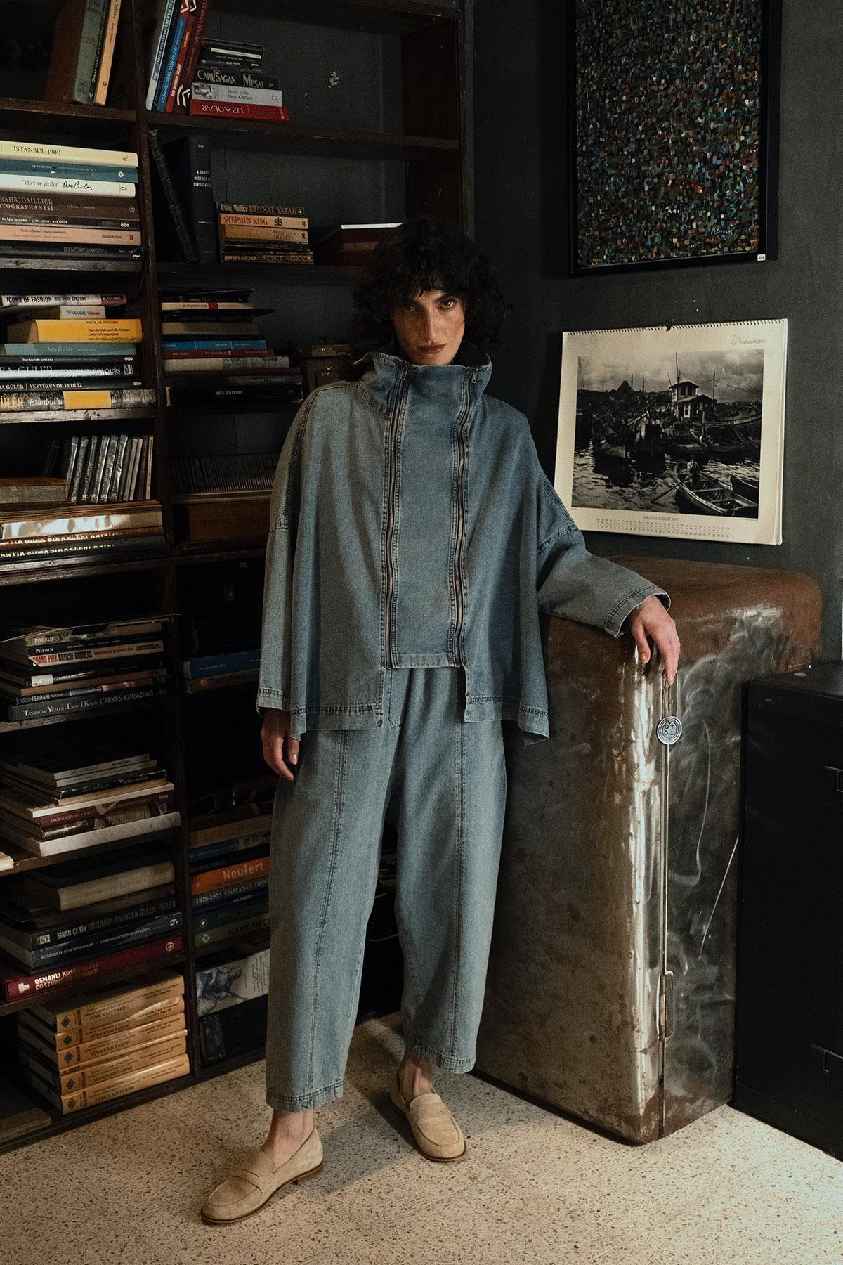 İNCE DENIM DİKİŞ DETAYLI BOL PAÇA PANTOLON