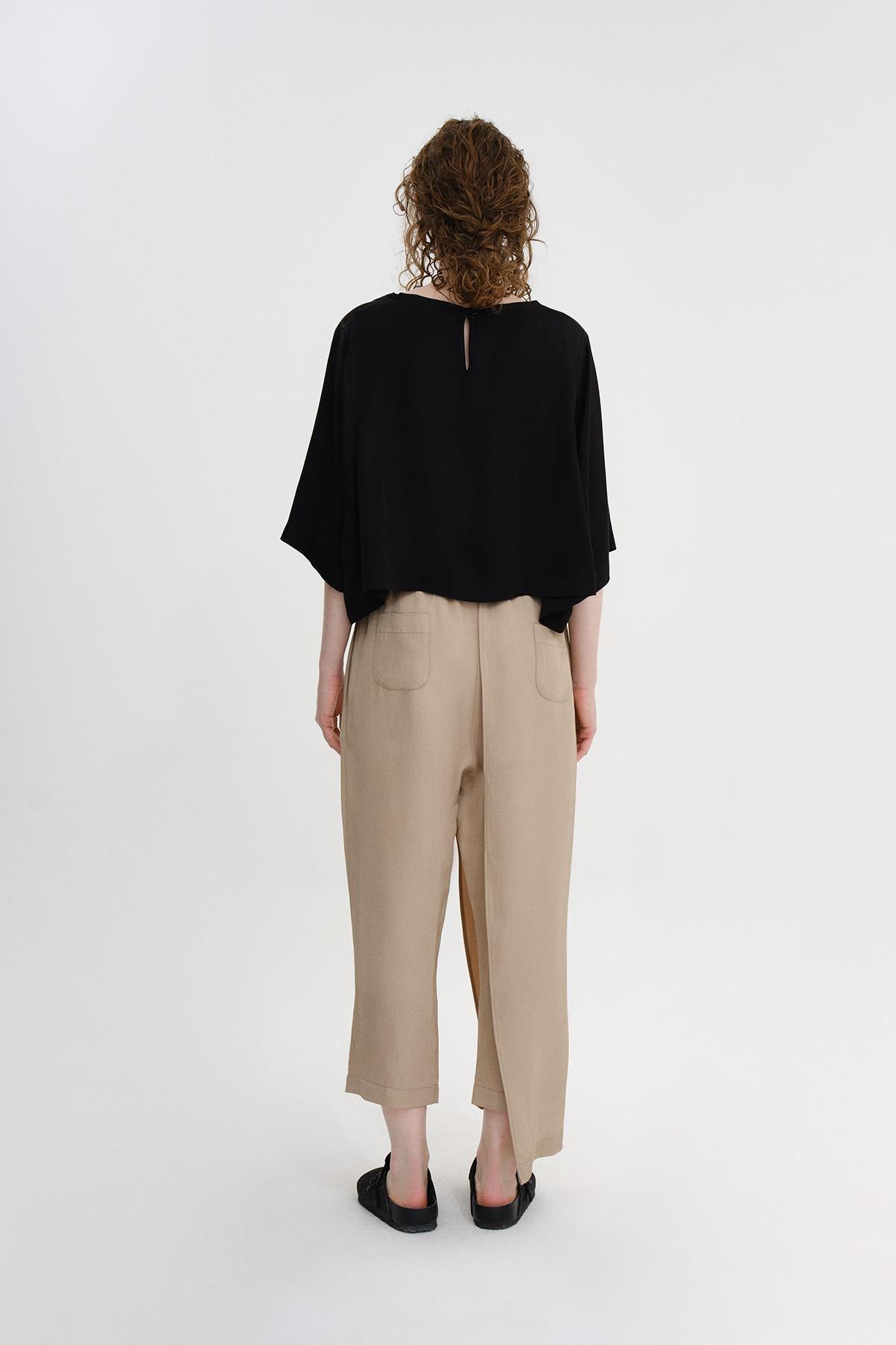 SİYAH EL BOYAMASI ÇİÇEK DESENLİ CROP TOP - MİİN