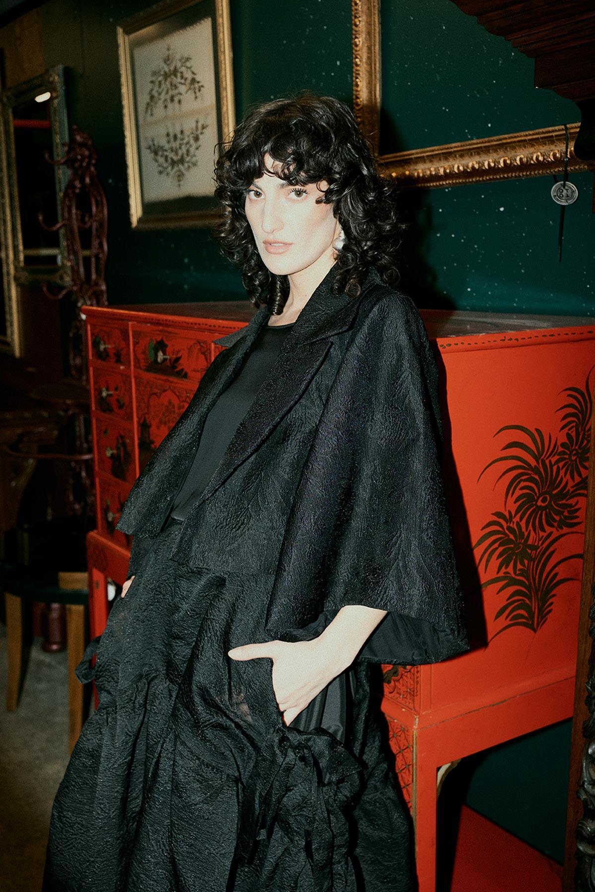 BLACK JACQUARD FLORAL PATTERNED JACKET