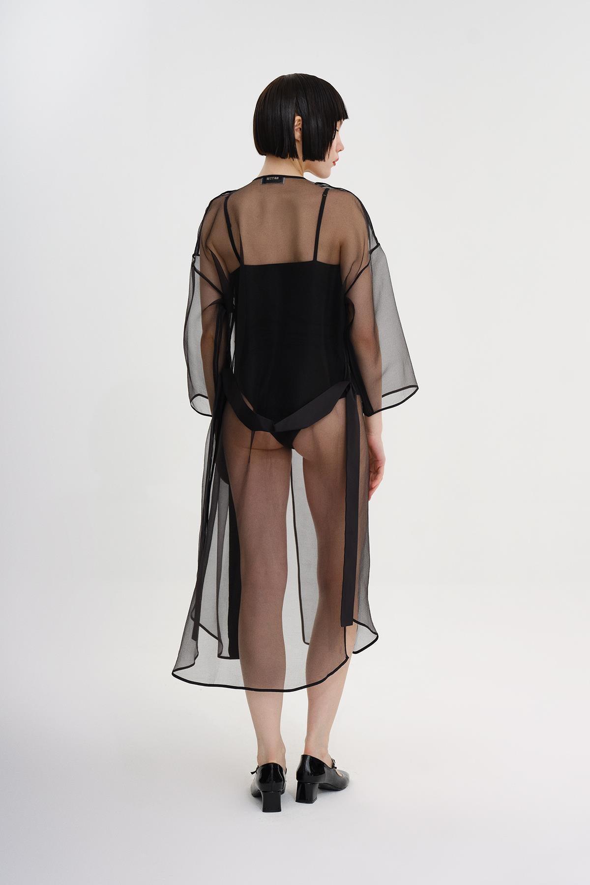 SİYAH ORGANZE GÜL APLİKELİ TRANSPARAN MİDİ BOY KAP - MiiN