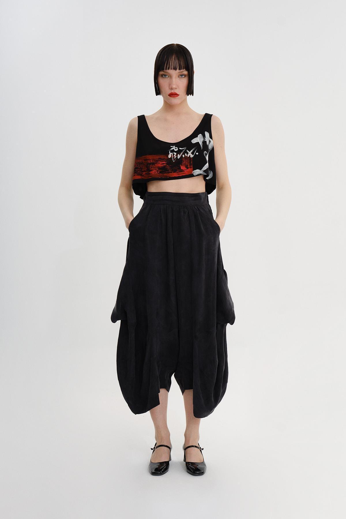 SİYAH UZAK DOĞU KALİGRAFİ BASKILI CROP TOP - MİİN