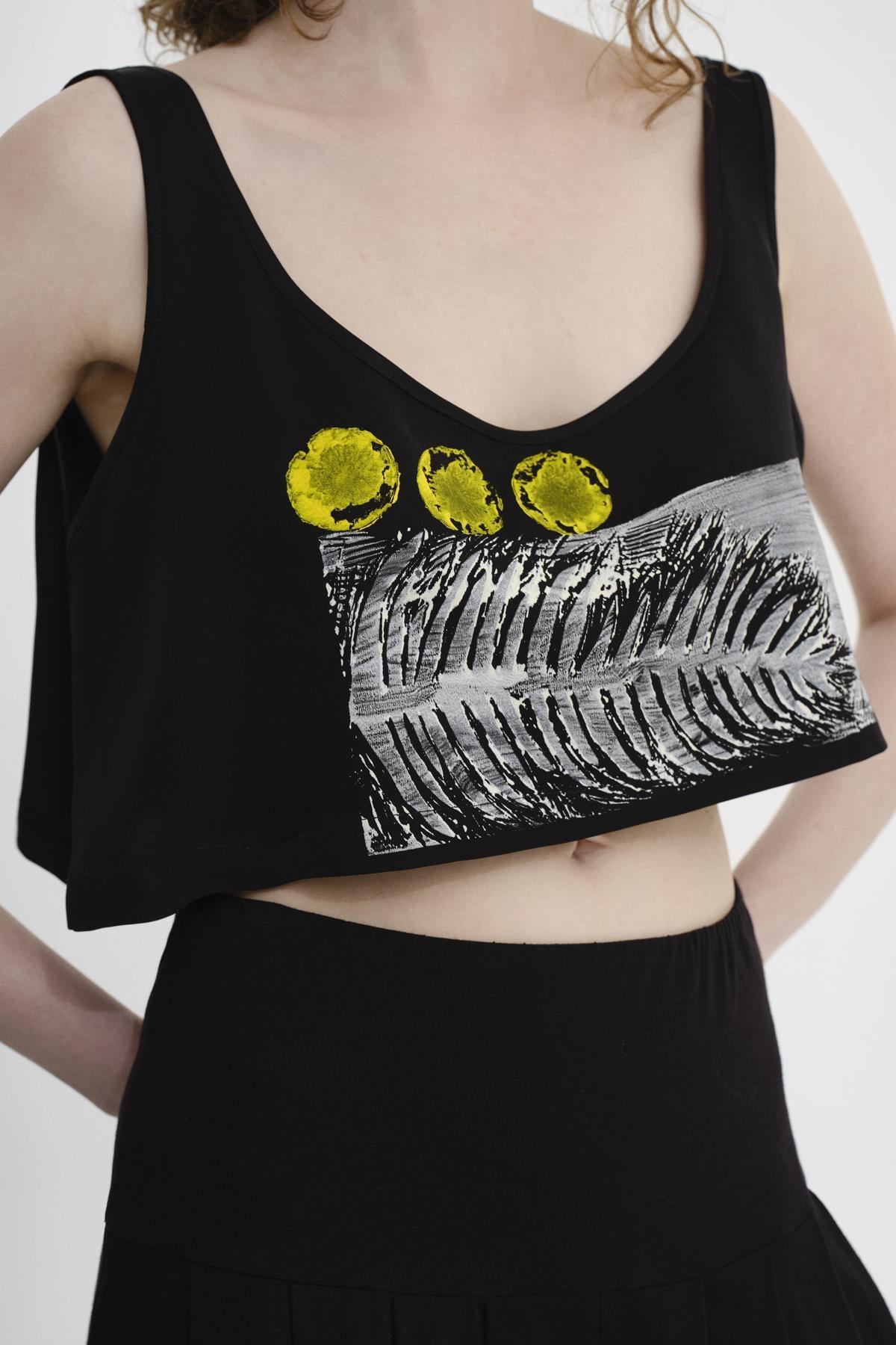 SİYAH YAPRAK BASKILI ASKILI CROP TOP - MİİN