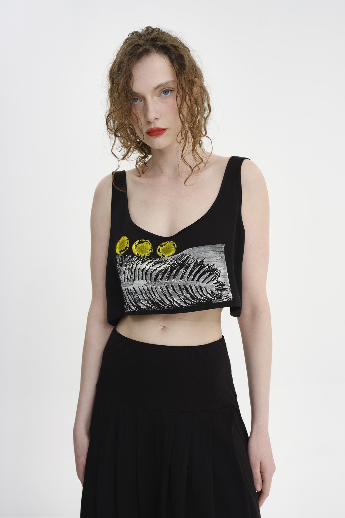 SİYAH YAPRAK BASKILI ASKILI CROP TOP - MİİN