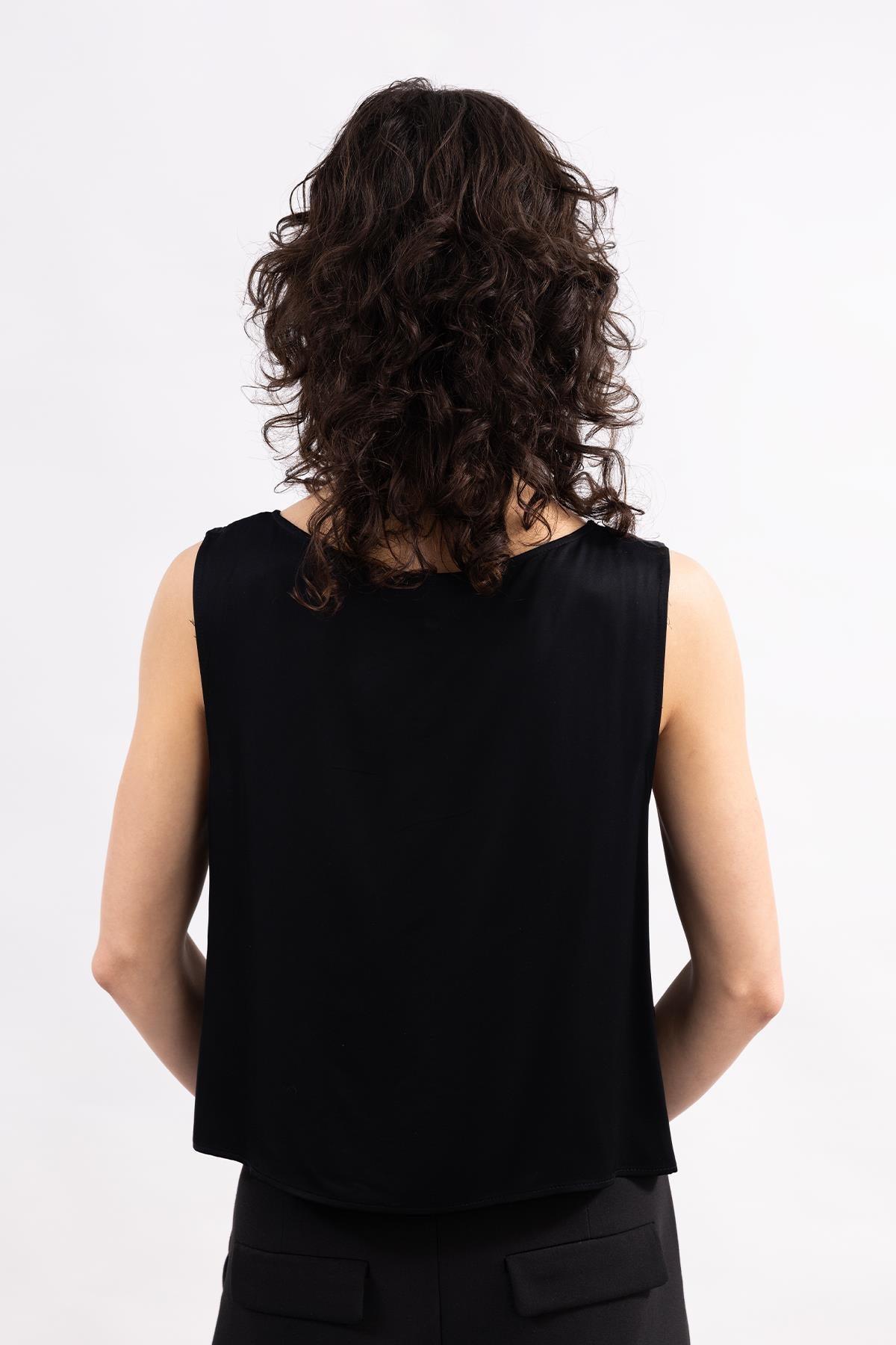 SİYAH KOLSUZ OYUK YAKA SATEN TOP - MiiN