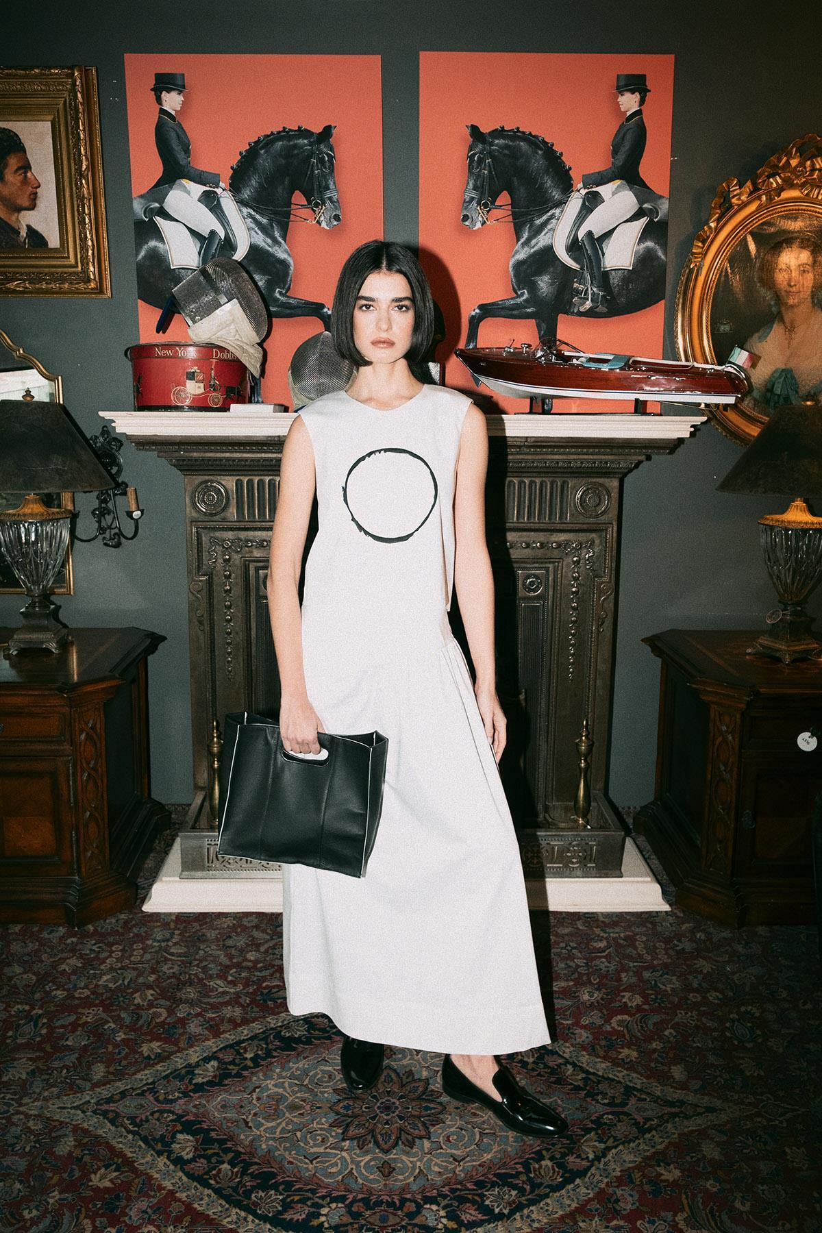 BEYAZ KOLSUZ ÖNÜ DAİRE DESEN EL BOYAMASI SATEN TOP - MiiN