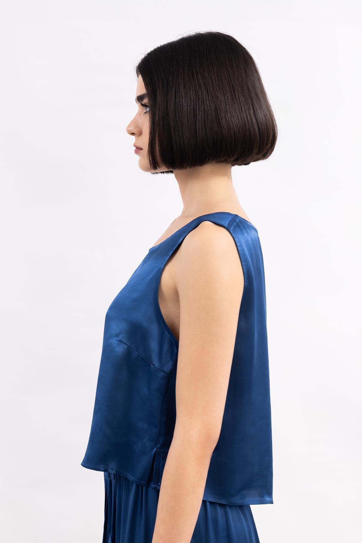 COBALT BLUE SLEEVELESS SWIVEL COLLAR SATIN TOP