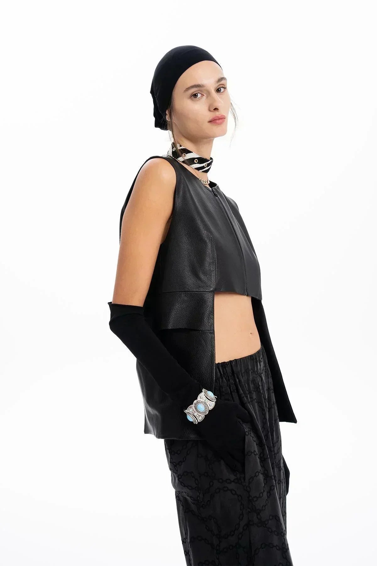 BLACK LEATHER ZIPPERED DESIGN CROP VEST