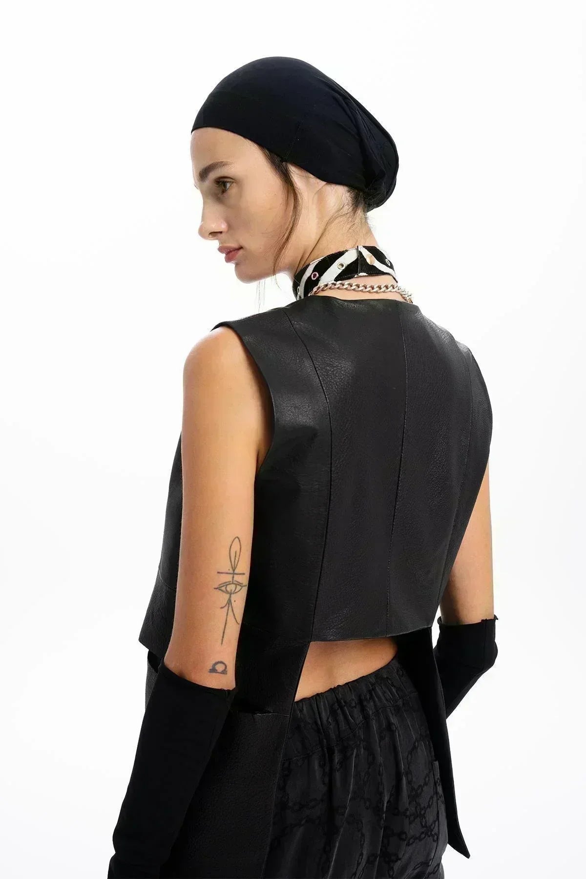 SİYAH DERİ FERMUARLI TASARIM CROP YELEK - MiiN