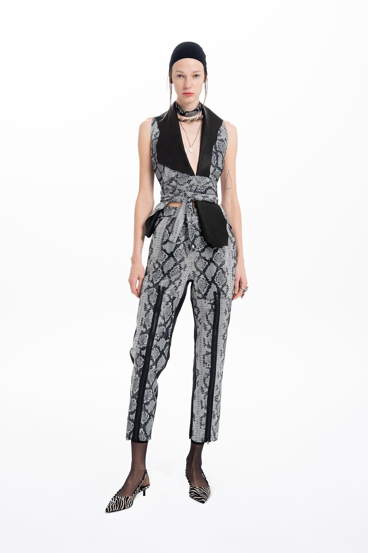BLACK PYTHON PRINTED LEATHER FASTENING VEST