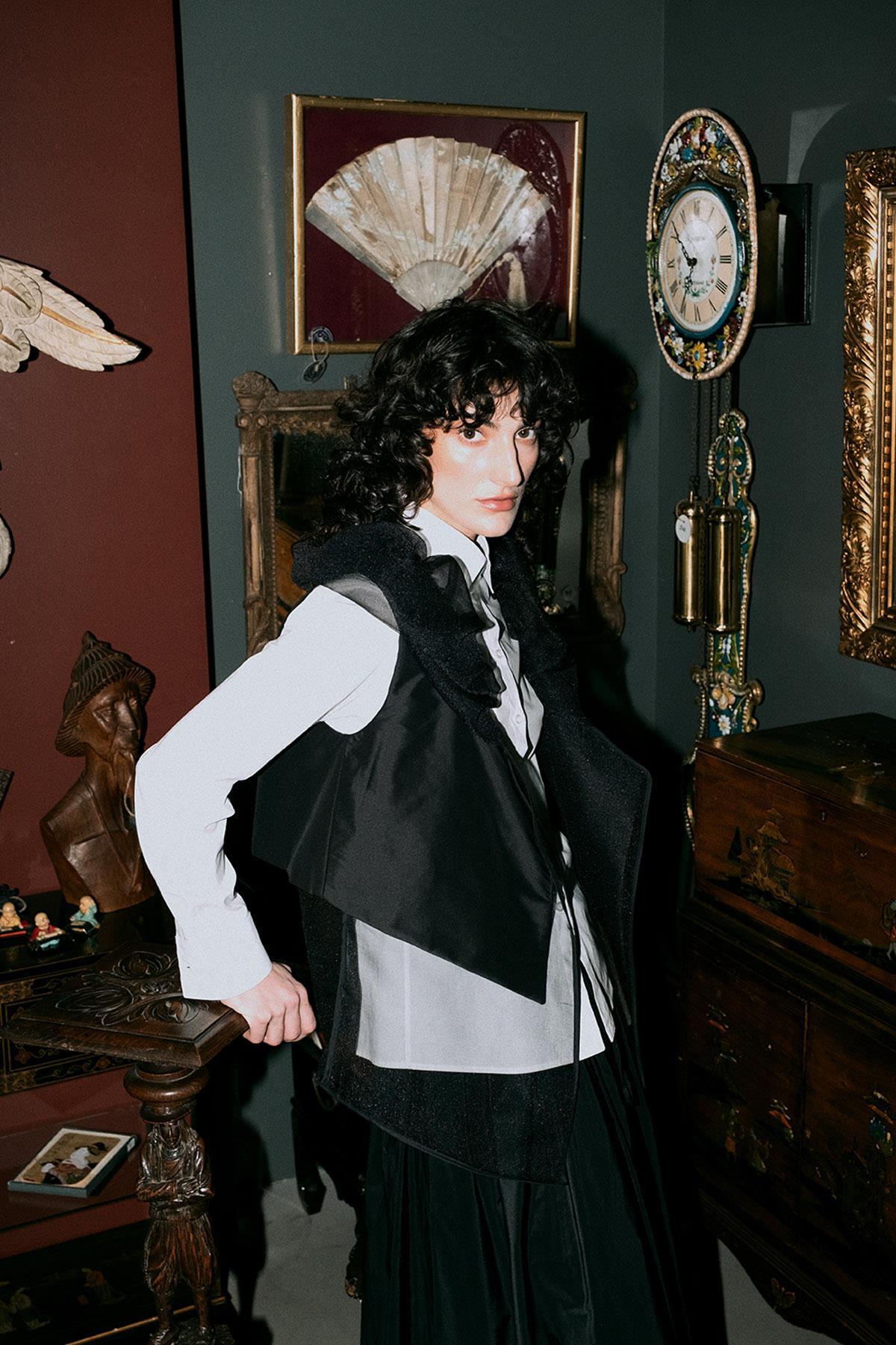 BLACK PRINCESS COLLAR DESIGN VEST