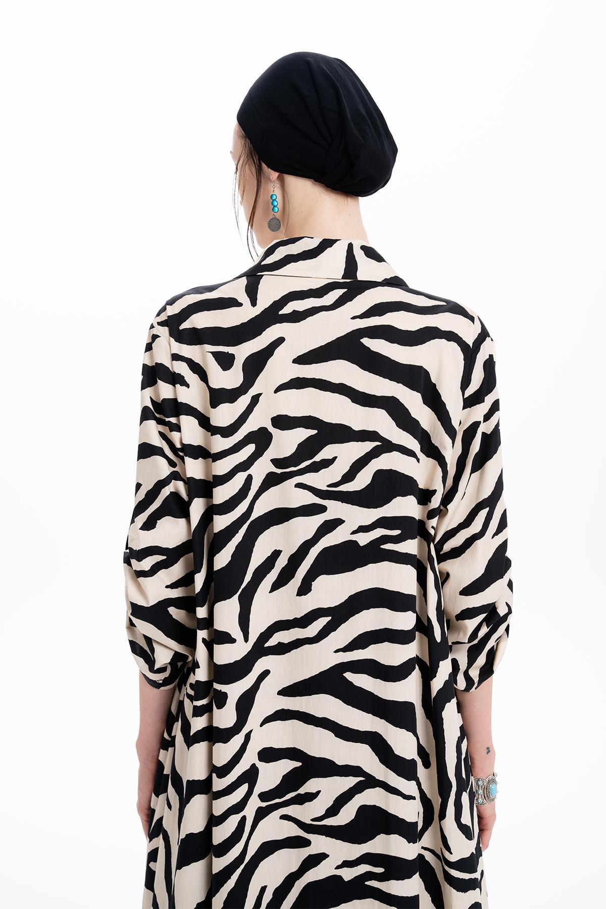 BLACK BEIGE ZEBRA PATTERNED LONG OVERSIZED CAPE