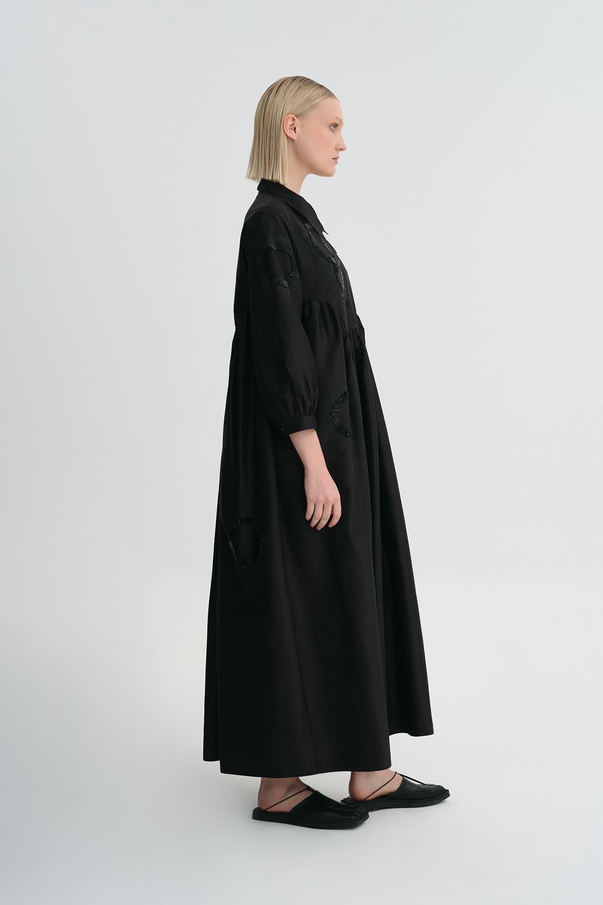Siyah Boncuk İşlemeli Gömlek Yaka Uzun Elbise - MİİN