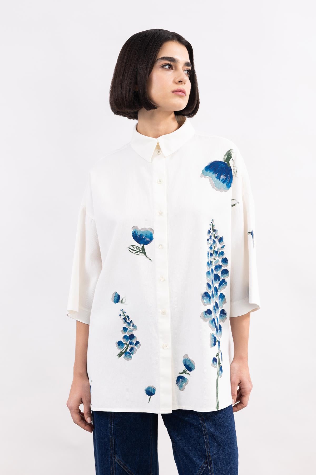 WHITE THREE QUARTER SLEEVE HAND PAINTED DETAILED GABARDINE SHIRT