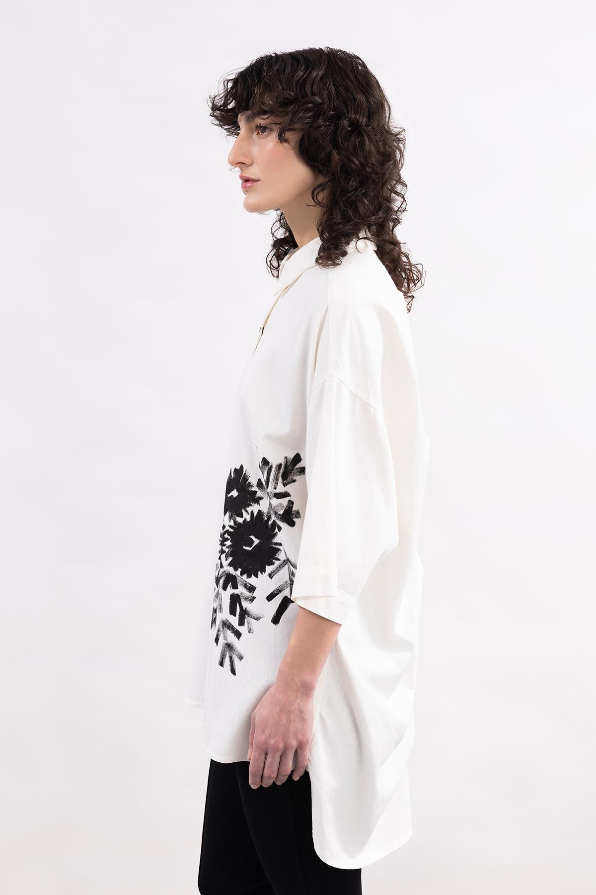 WHITE THREE QUARTER SLEEVE HAND PAINTED GABARDINE SHIRT