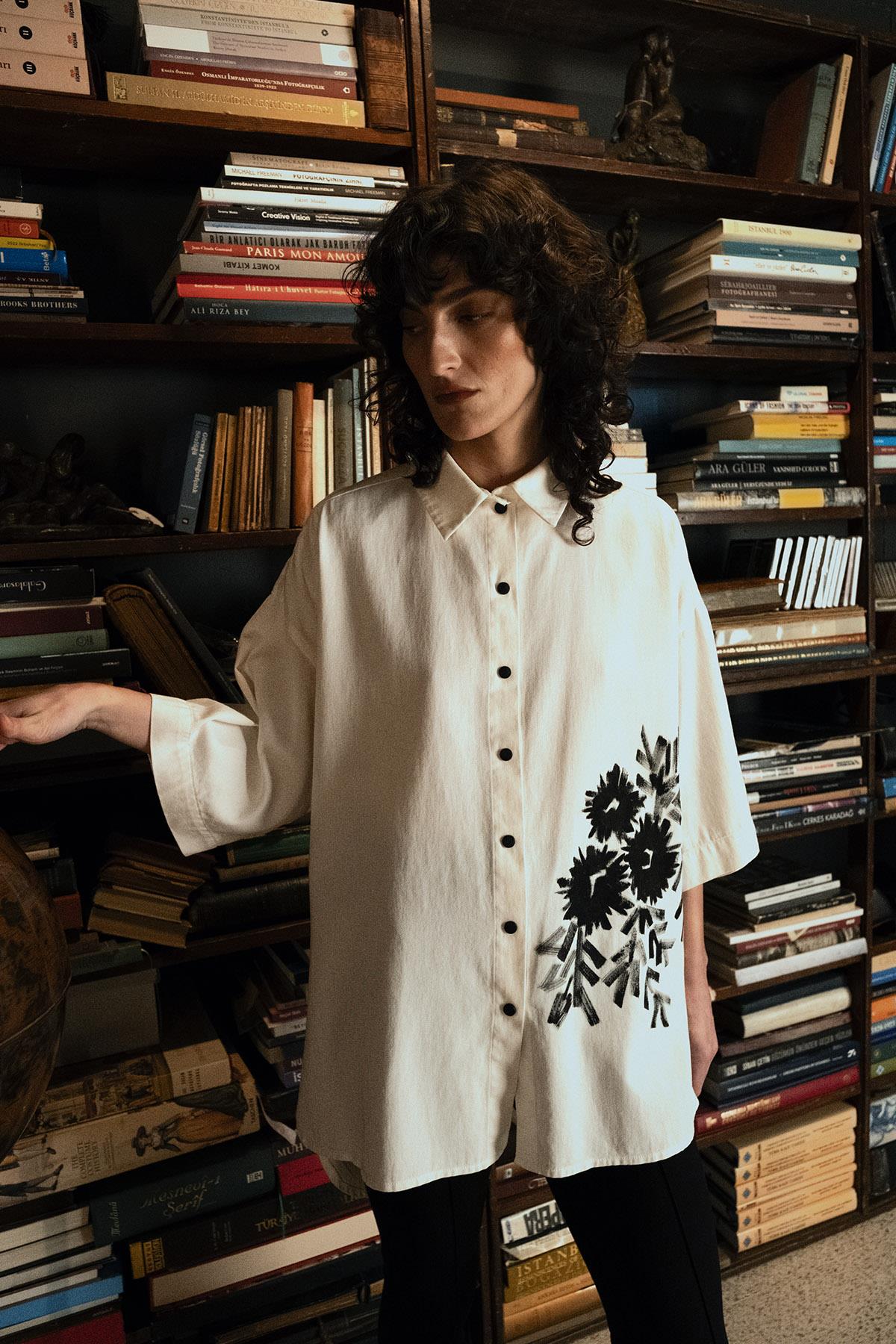 WHITE THREE QUARTER SLEEVE HAND PAINTED GABARDINE SHIRT