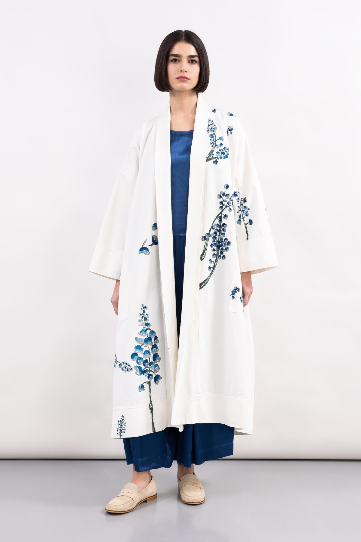 WHITE POCKET FLORAL PATTERN HAND PAINTED GABARDINE CAPE