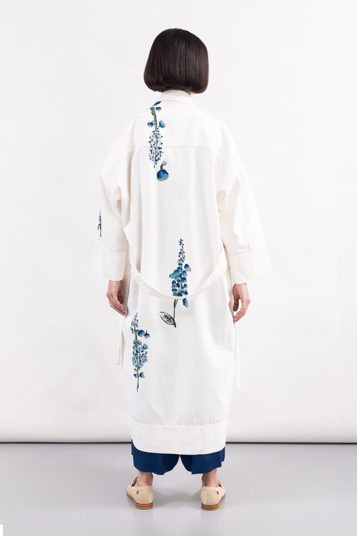 WHITE POCKET FLORAL PATTERN HAND PAINTED GABARDINE CAPE