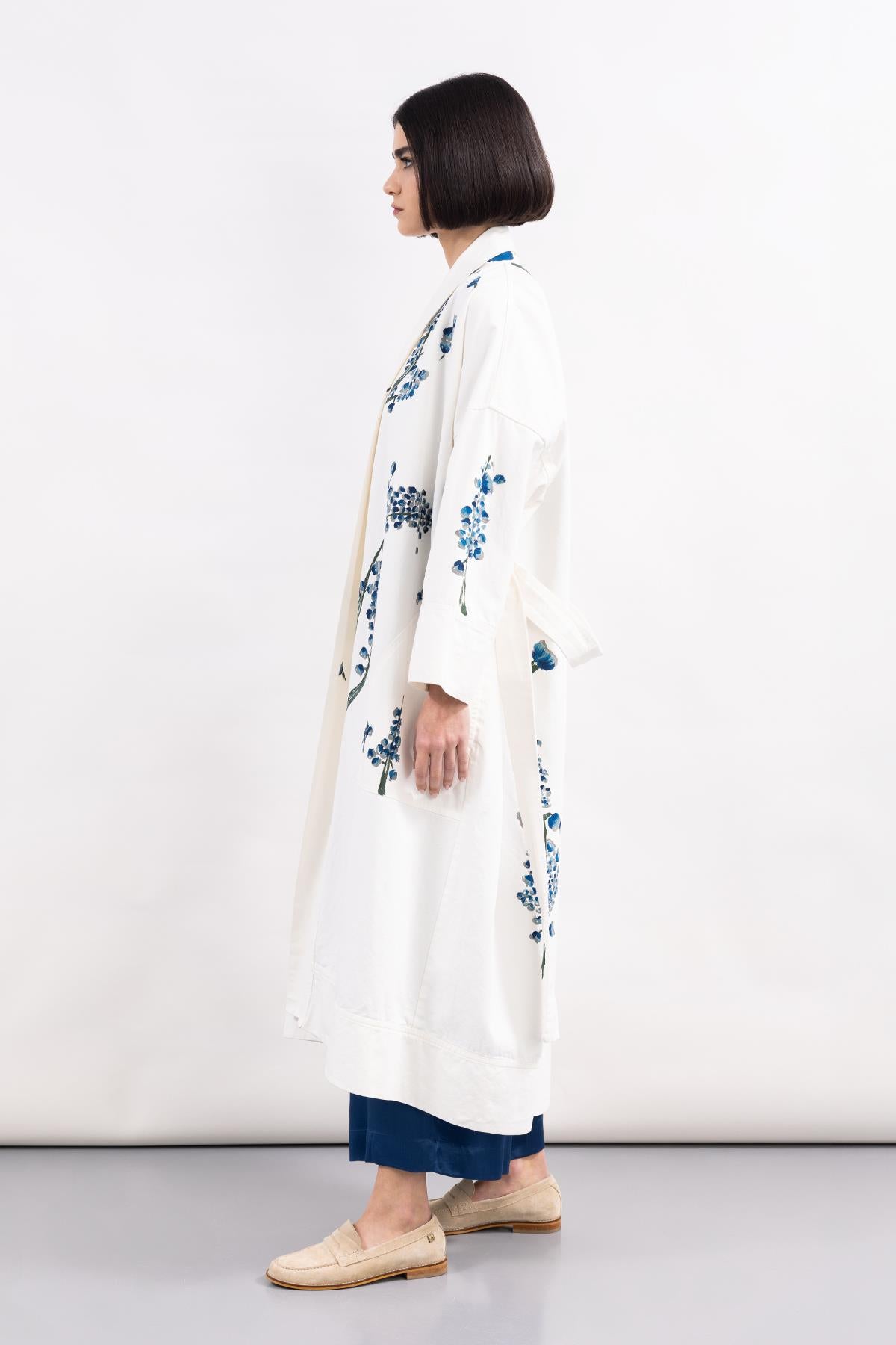 WHITE POCKET FLORAL PATTERN HAND PAINTED GABARDINE CAPE